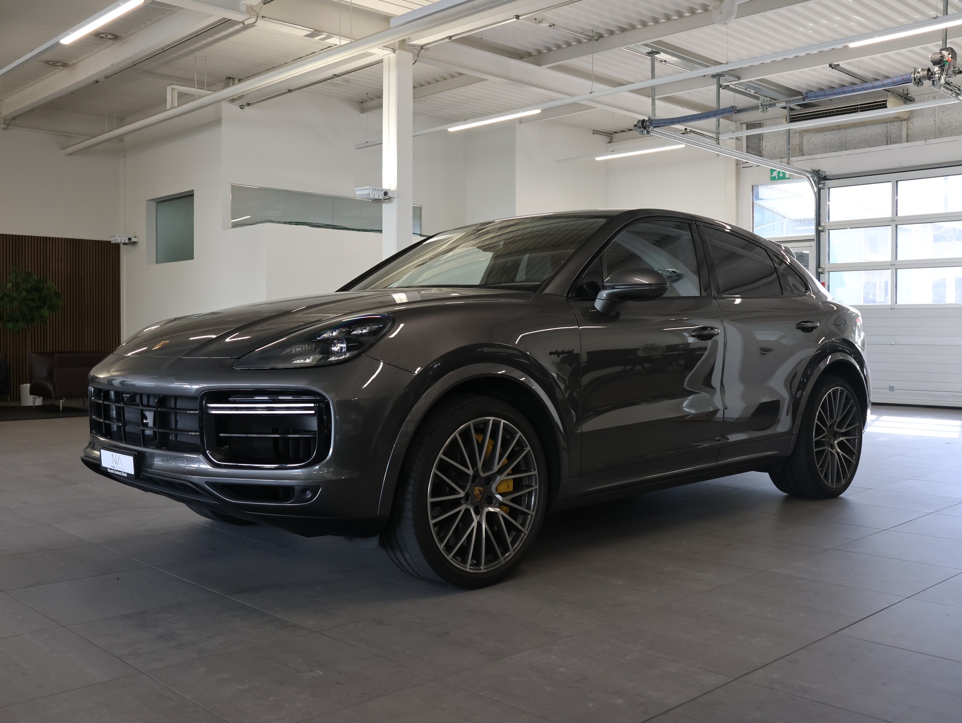 PORSCHE Cayenne Turbo Coupé S E-Hybrid *Bose* *Panoramadach* *Sitzheizung*-image-3