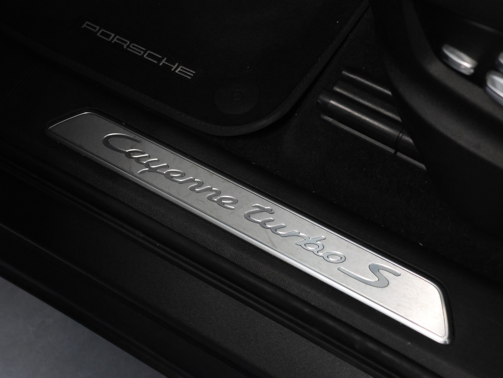 PORSCHE Cayenne Turbo Coupé S E-Hybrid *Bose* *Panoramadach* *Sitzheizung*-image-15
