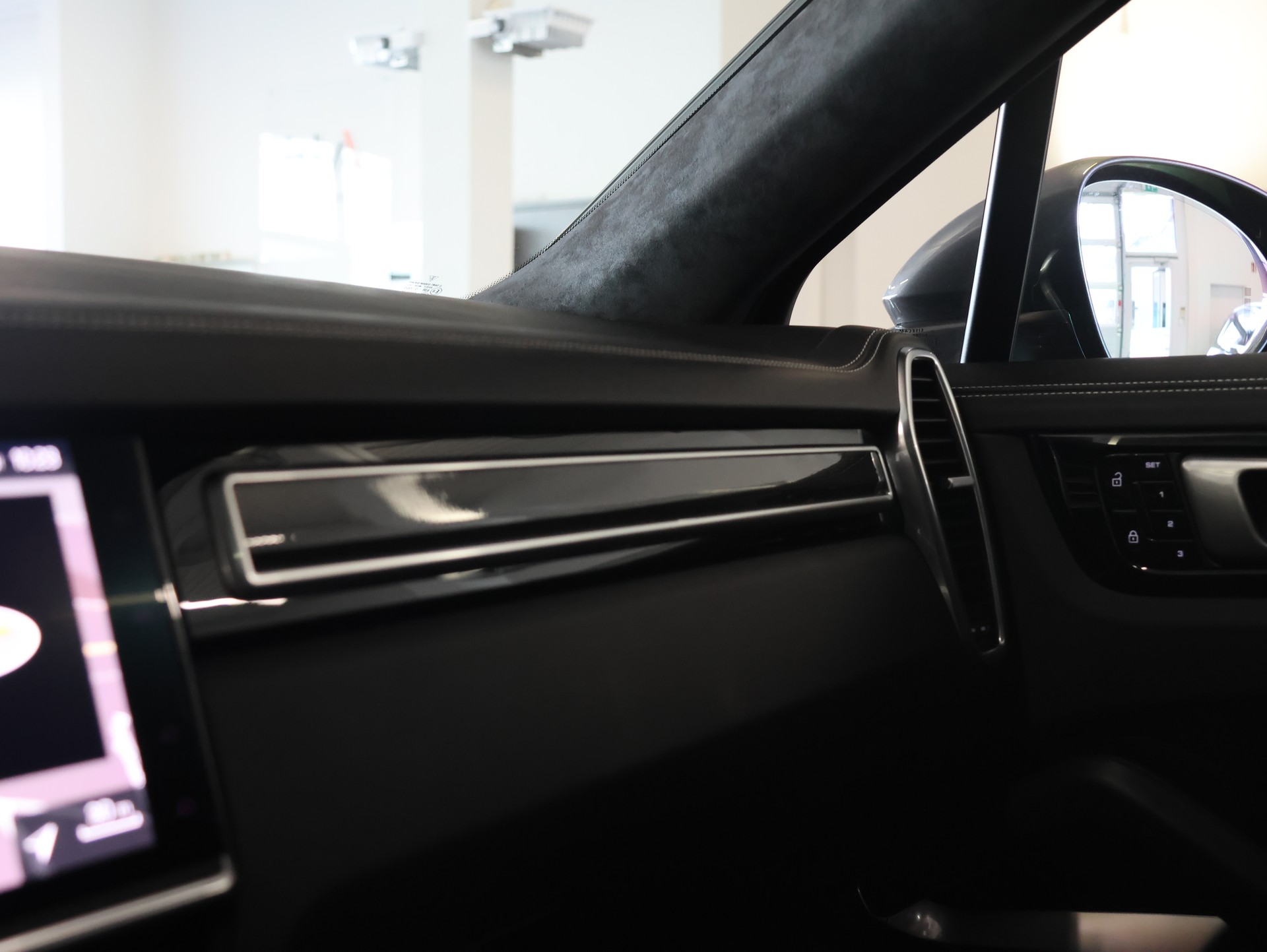 PORSCHE Cayenne Turbo Coupé S E-Hybrid *Bose* *Panoramadach* *Sitzheizung*-image-31