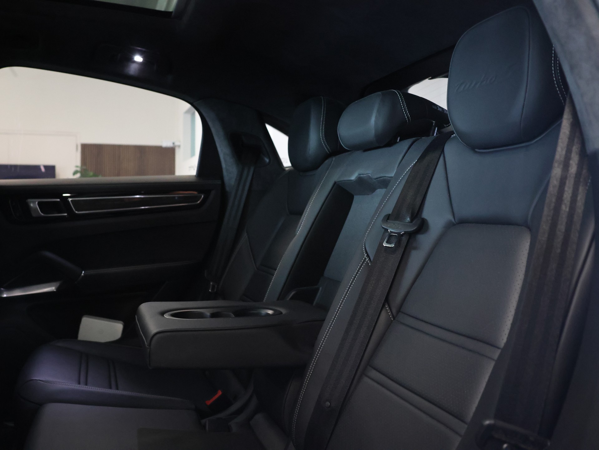 PORSCHE Cayenne Turbo Coupé S E-Hybrid *Bose* *Panoramadach* *Sitzheizung*-image-37