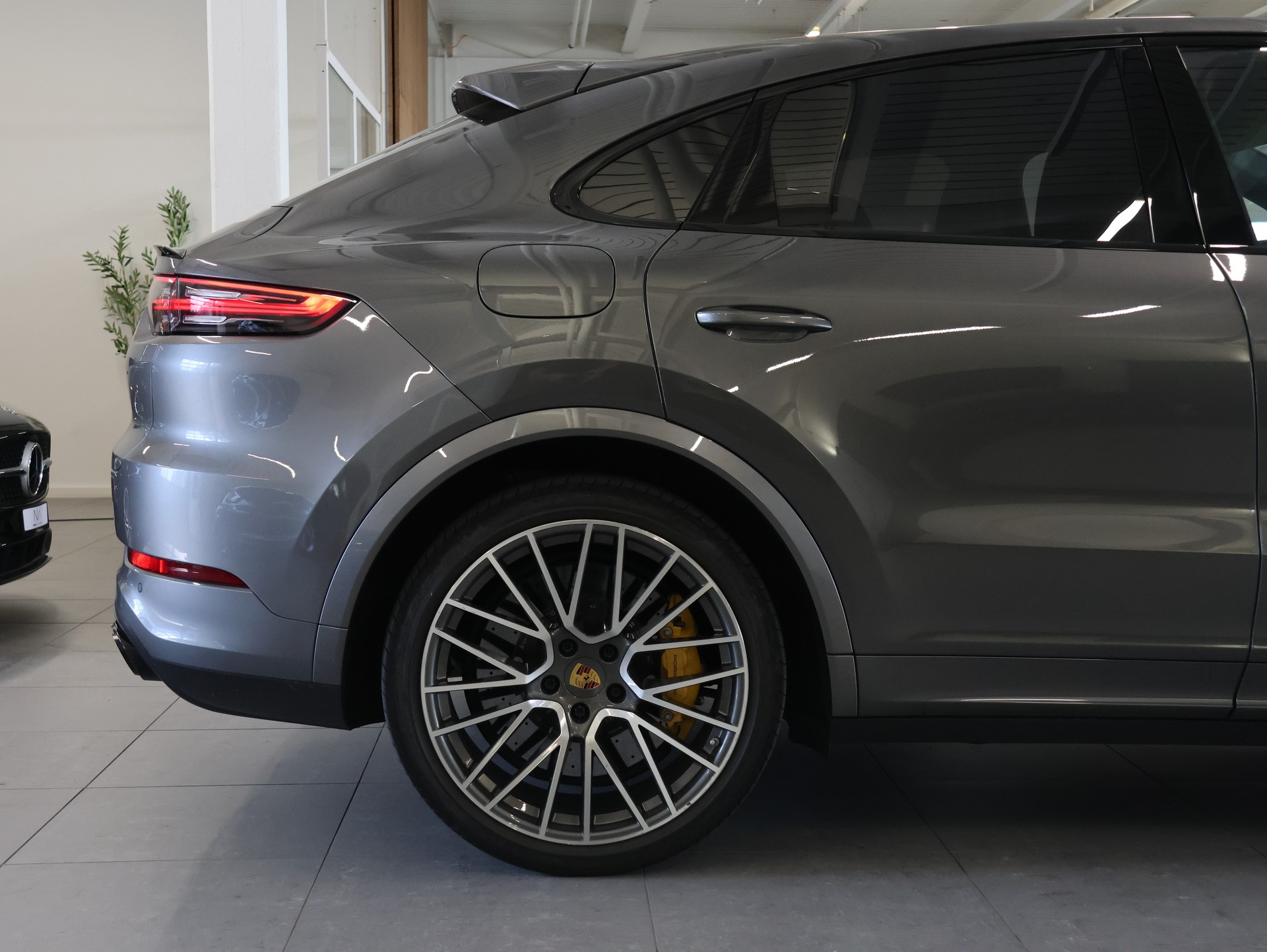 PORSCHE Cayenne Turbo Coupé S E-Hybrid *Bose* *Panoramadach* *Sitzheizung*-image-6