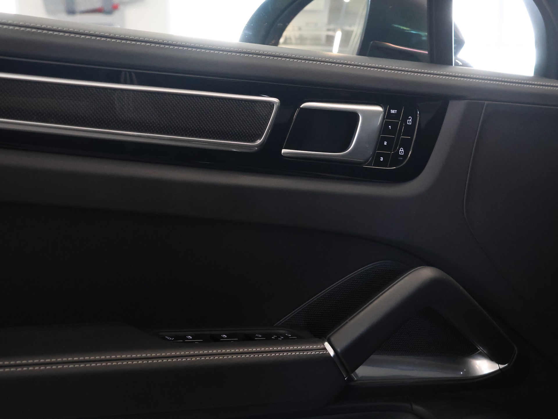 PORSCHE Cayenne Turbo Coupé S E-Hybrid *Bose* *Panoramadach* *Sitzheizung*-image-18