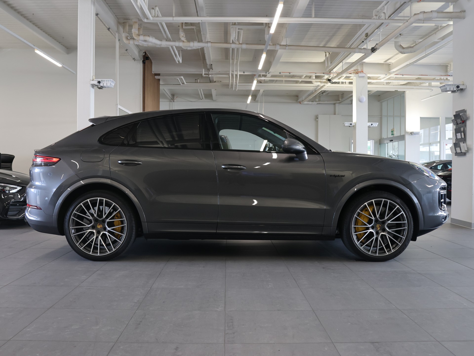 PORSCHE Cayenne Turbo Coupé S E-Hybrid *Bose* *Panoramadach* *Sitzheizung*-image-7