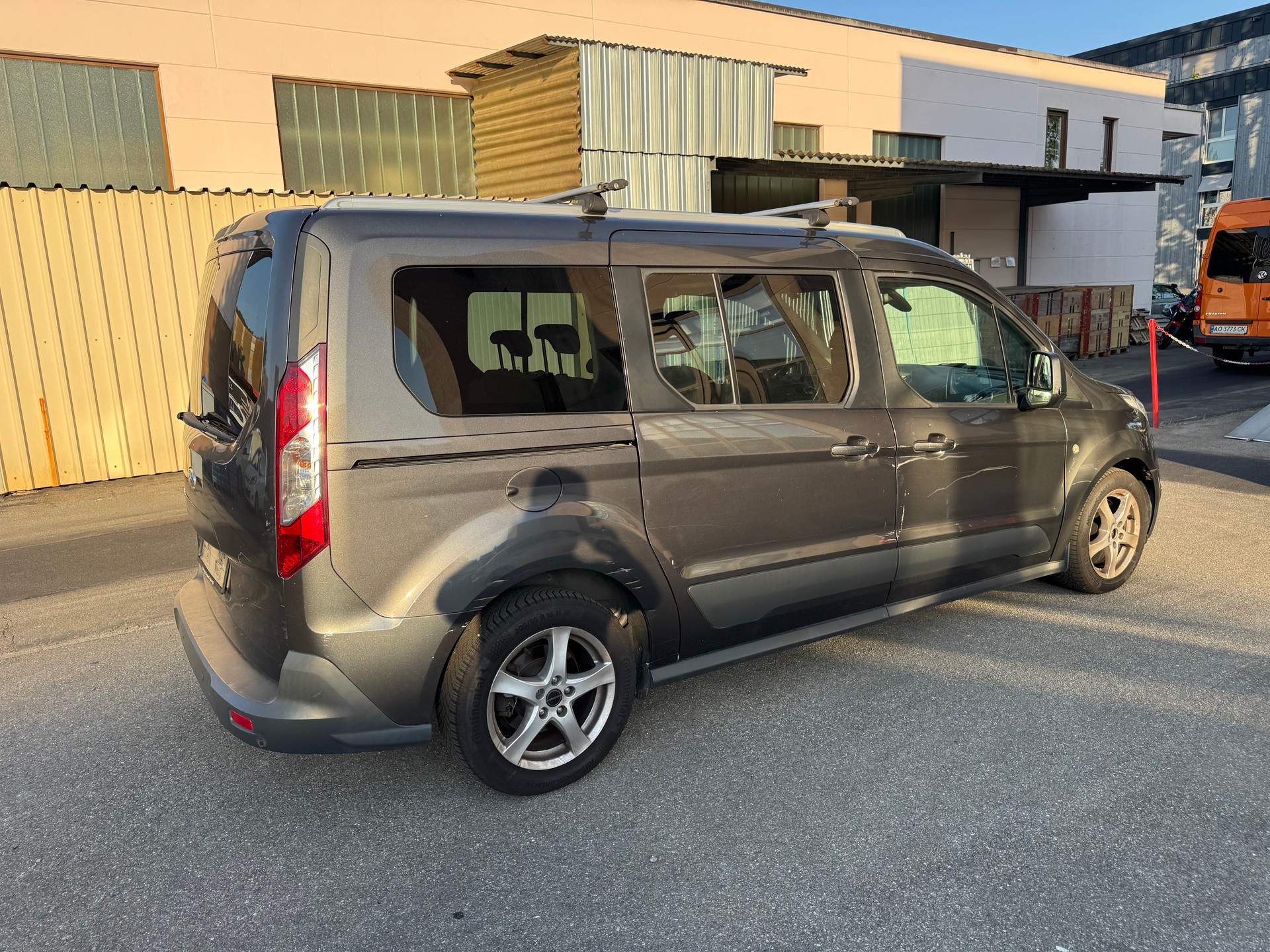 FORD Grand Tourneo Connect 1.5 TDCi Trend Powershift-image-2