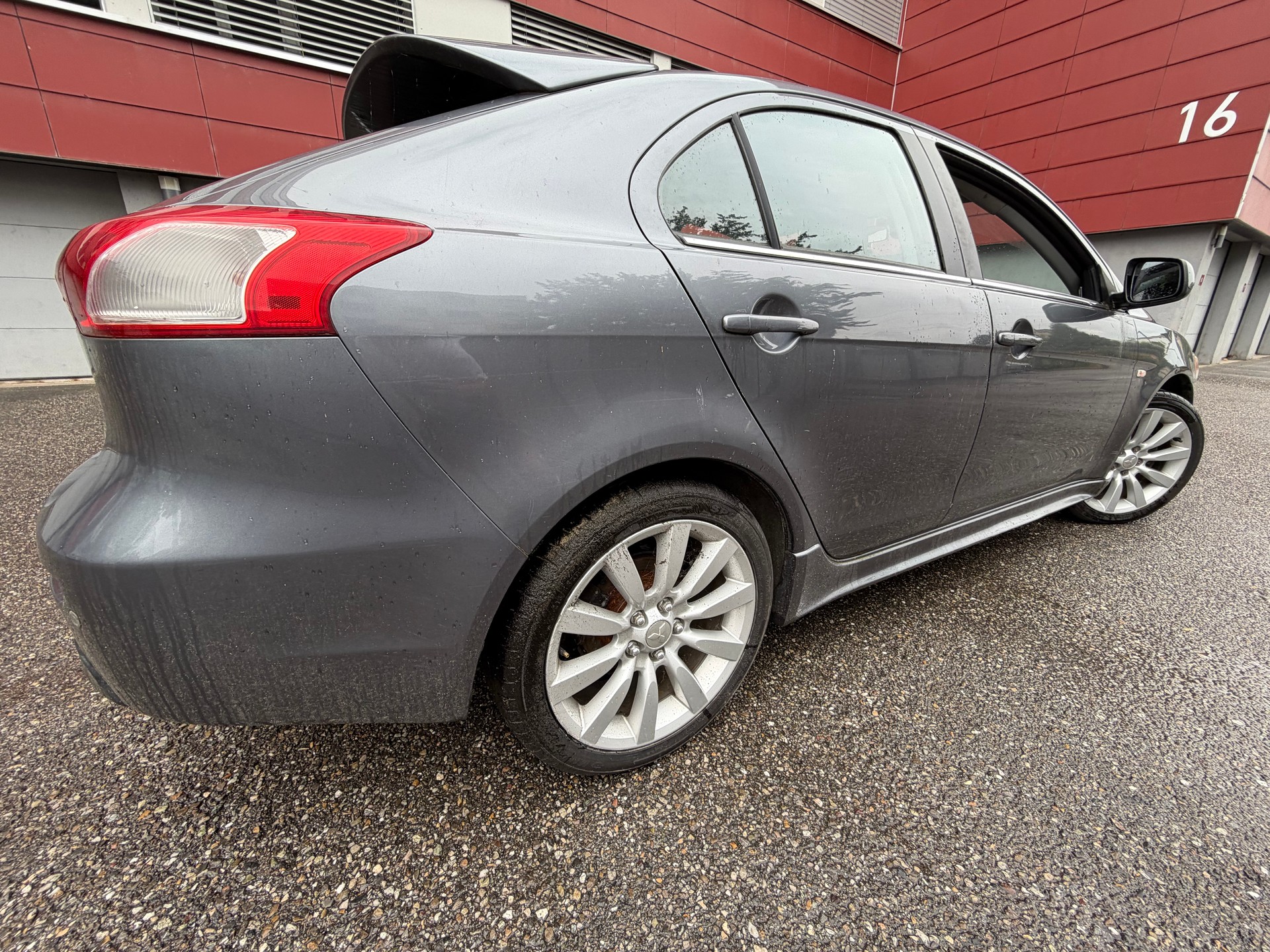 MITSUBISHI Lancer Sportback 1.8 Inform-image-8