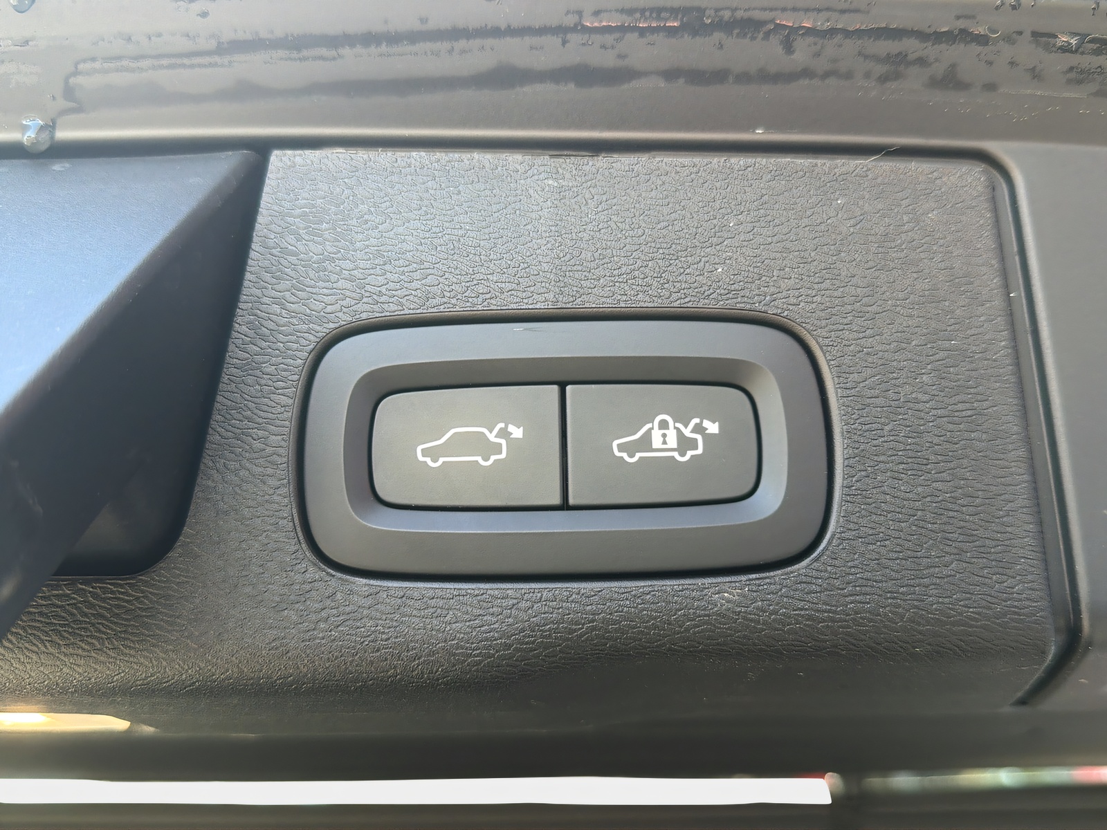 VOLVO XC60 2.0 T8 TE Plus Dark eAWD-image-19