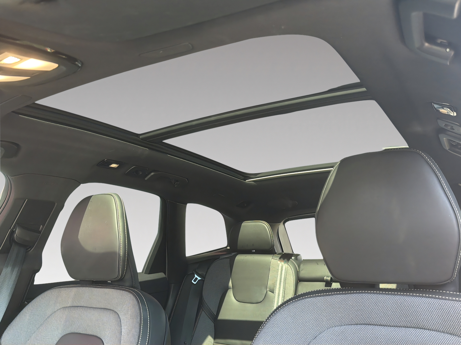 VOLVO XC60 2.0 T8 TE Plus Dark eAWD-image-6