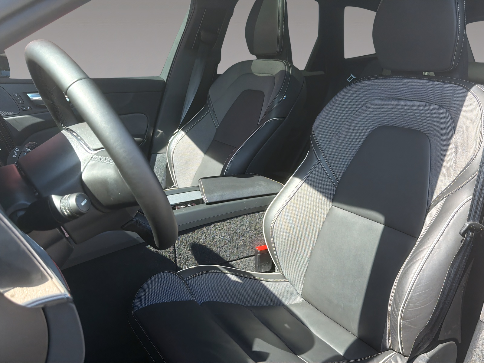 VOLVO XC60 2.0 T8 TE Plus Dark eAWD-image-5