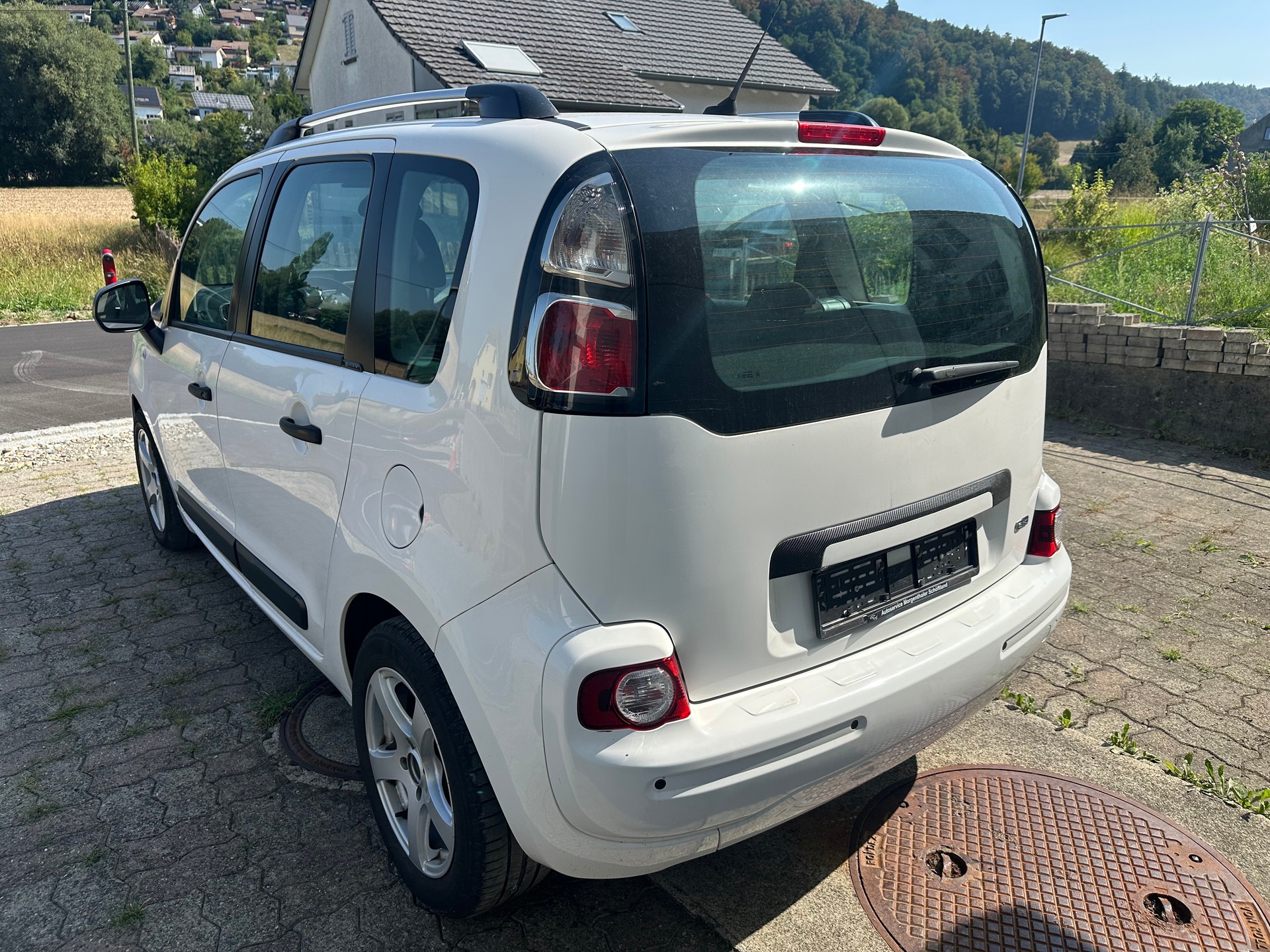 CITROEN C3 Picasso 1.6 HDi Exclusive EGS6-image-9