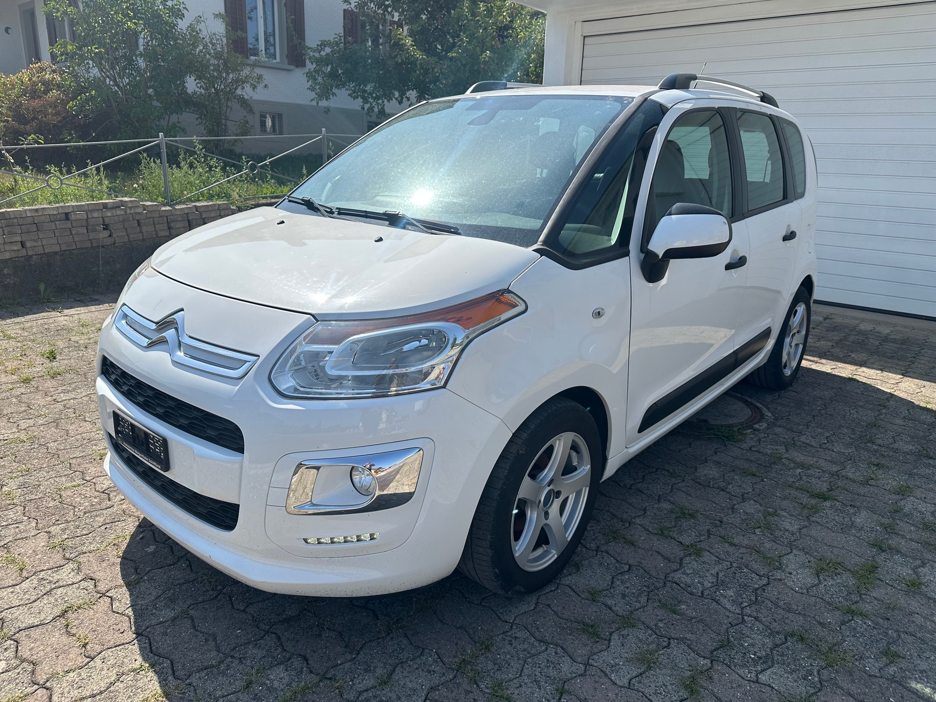 CITROEN C3 Picasso 1.6 HDi Exclusive EGS6-image-1