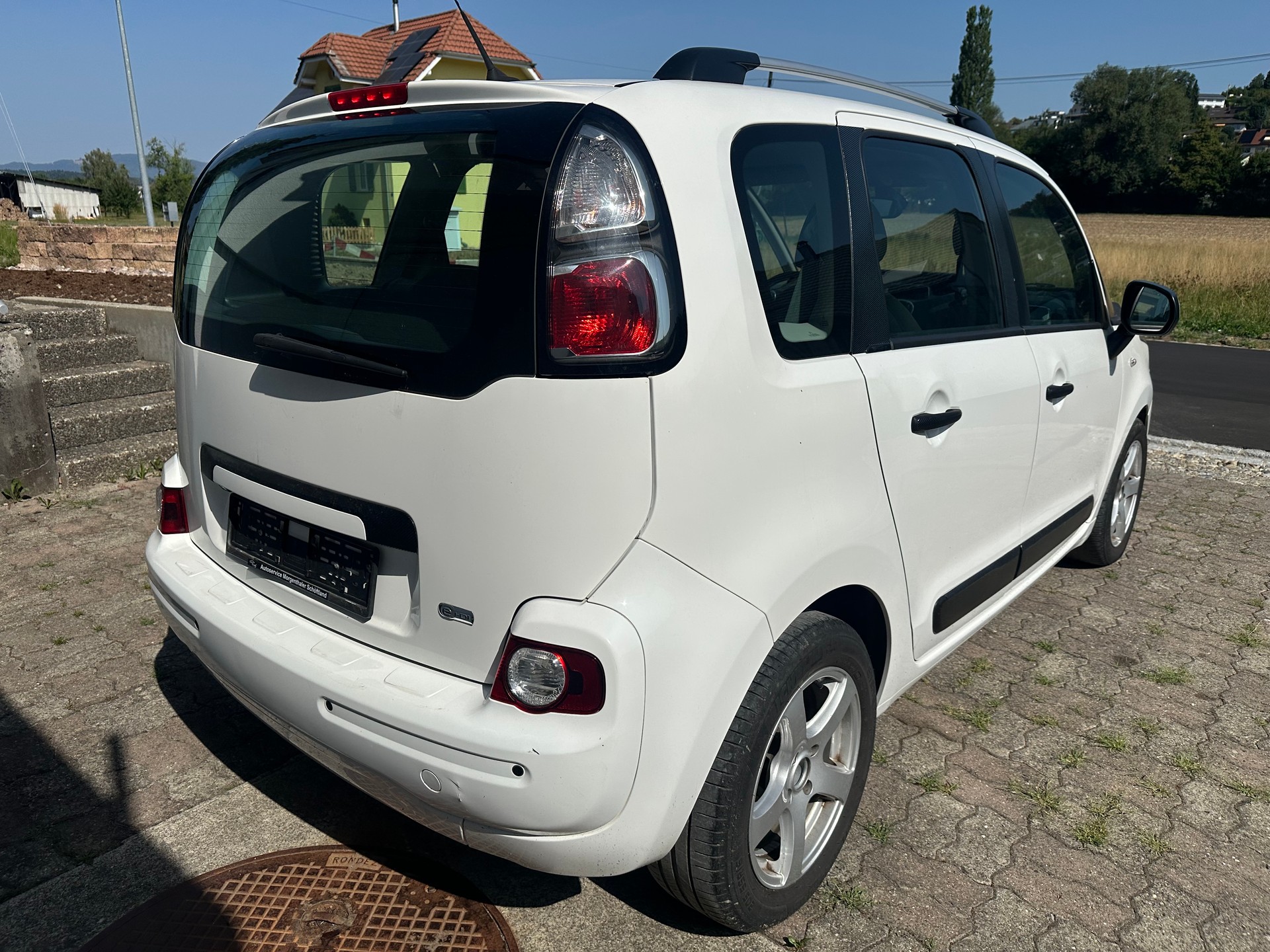 CITROEN C3 Picasso 1.6 HDi Exclusive EGS6-image-6