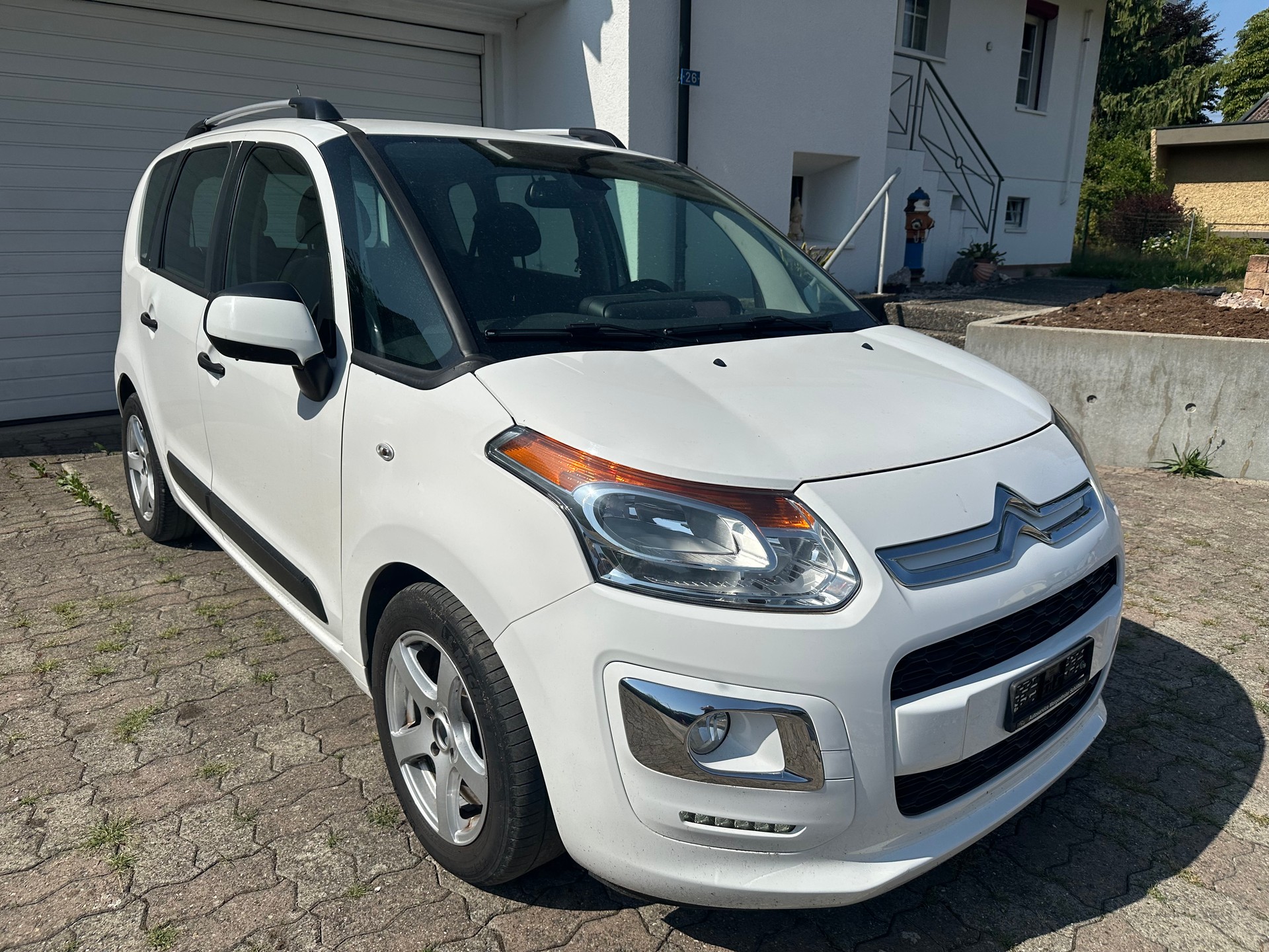 CITROEN C3 Picasso 1.6 HDi Exclusive EGS6-image-4