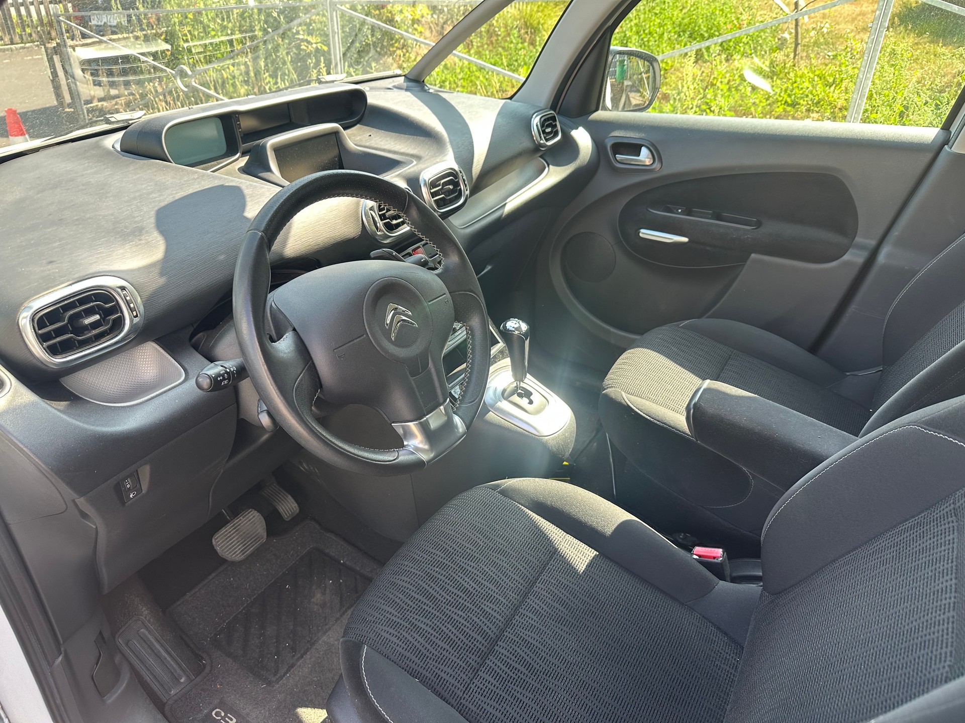 CITROEN C3 Picasso 1.6 HDi Exclusive EGS6-image-10