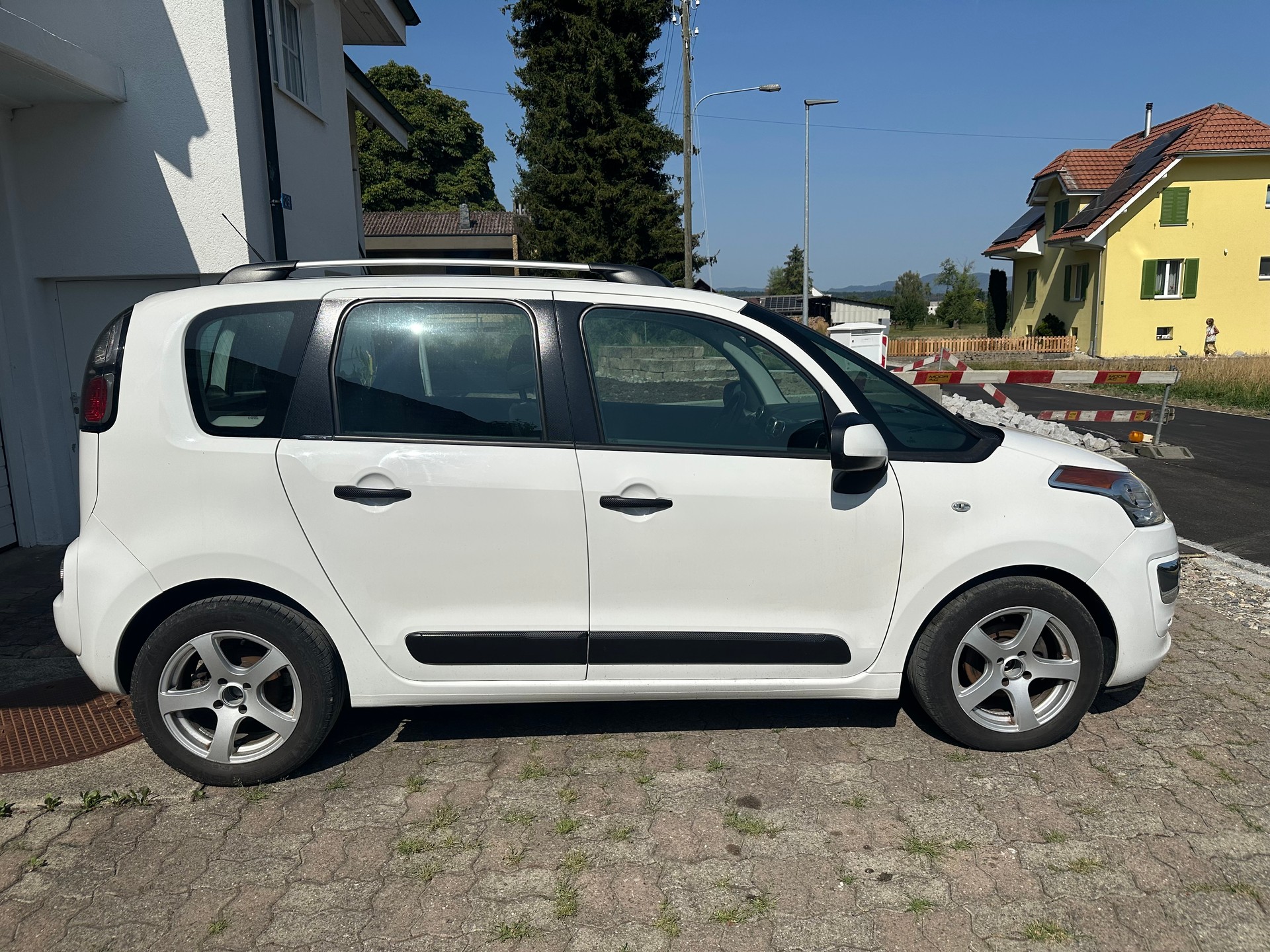 CITROEN C3 Picasso 1.6 HDi Exclusive EGS6-image-5