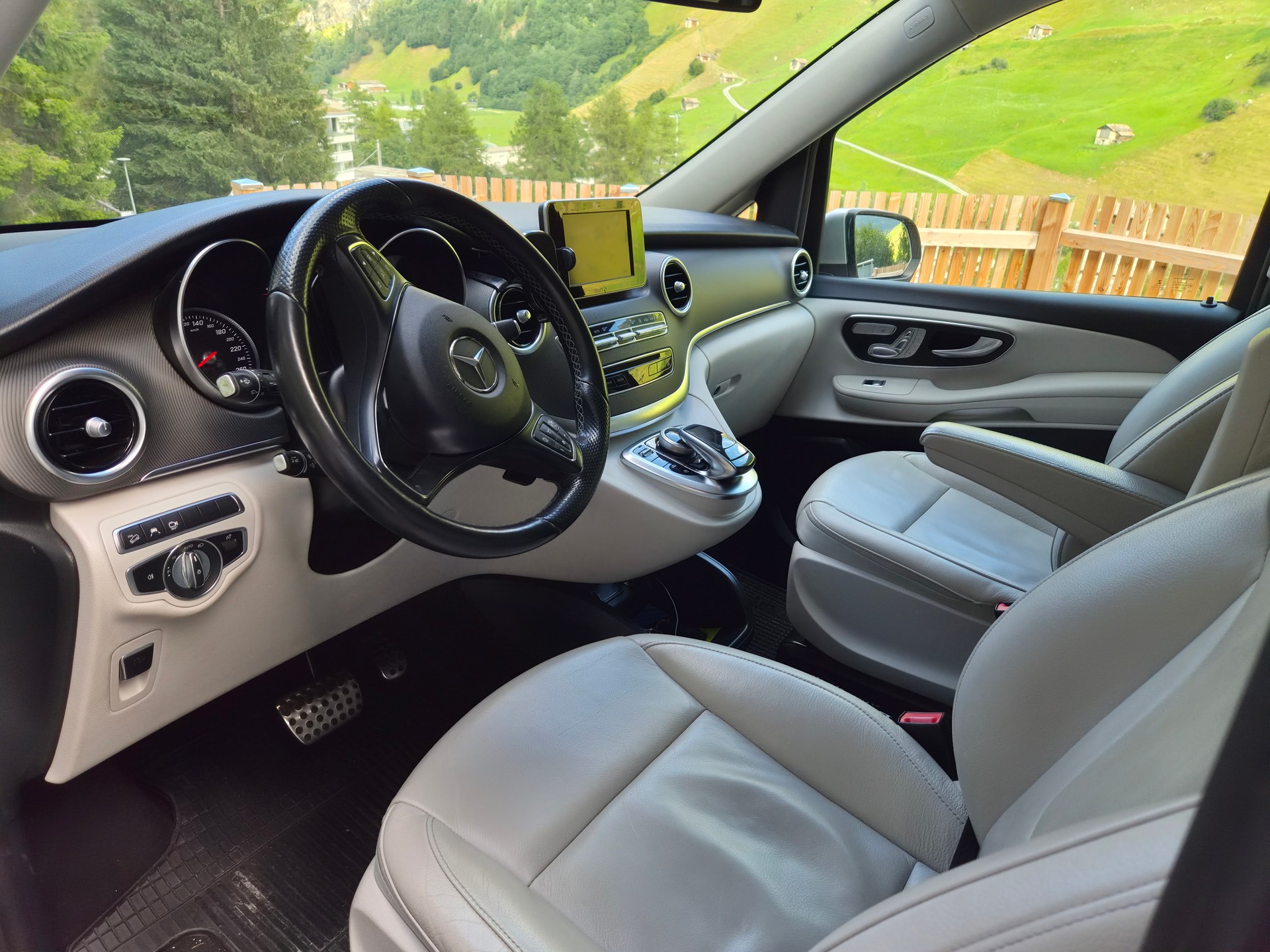 MERCEDES-BENZ V 250 d BlueTec Avant. kurz 4m-image-2