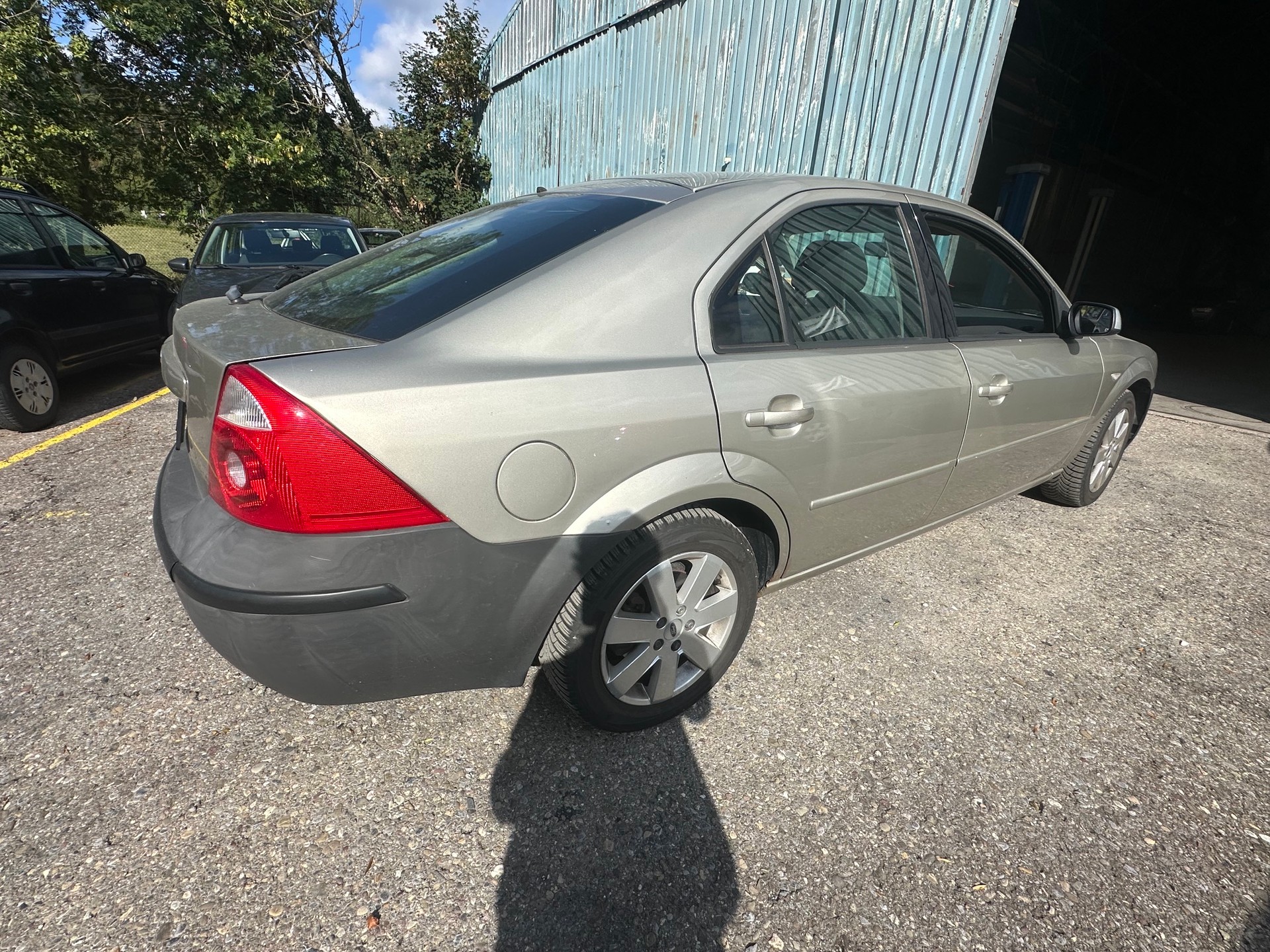 FORD Mondeo 2.0i 16V Ghia-image-3