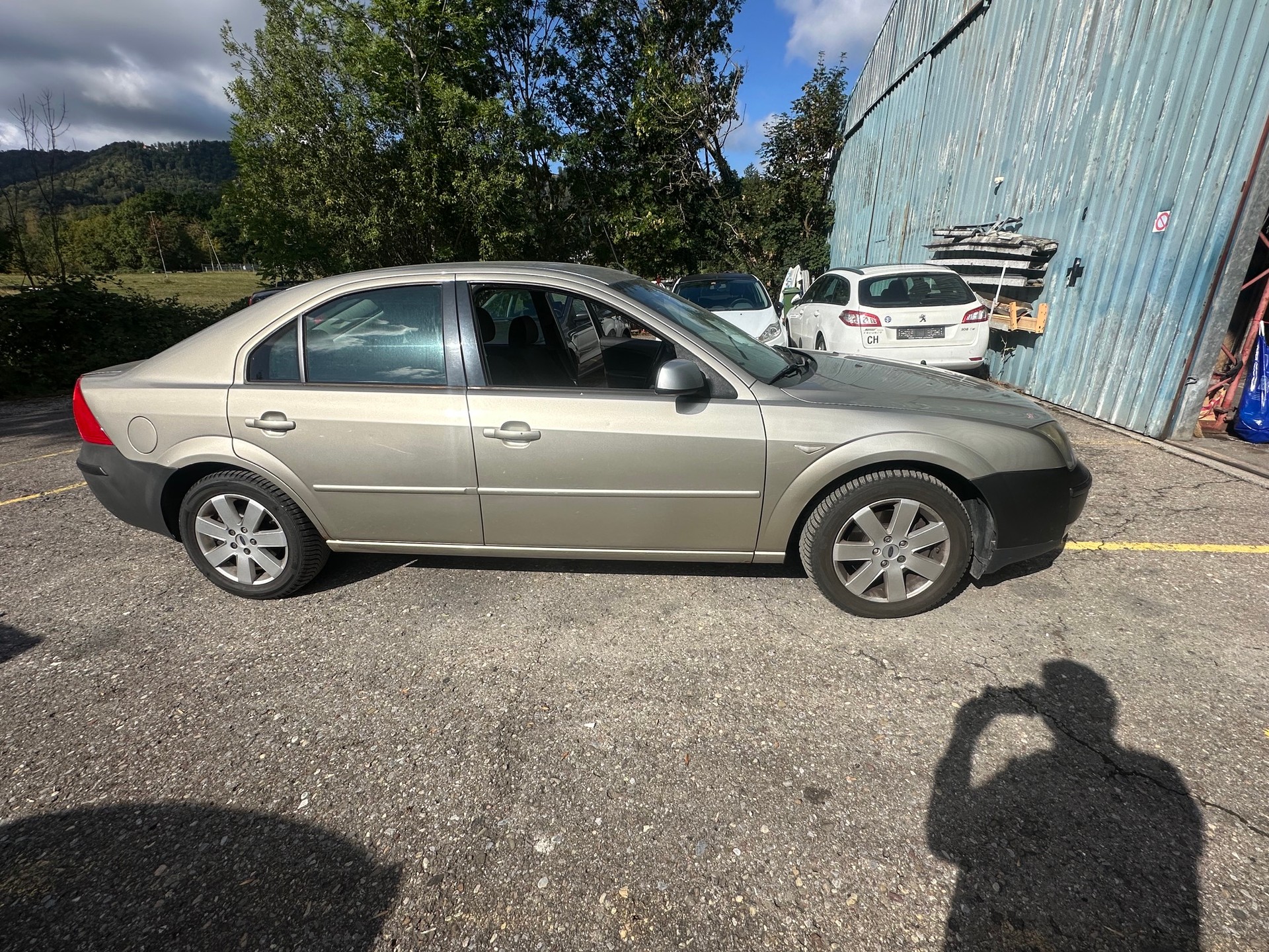 FORD Mondeo 2.0i 16V Ghia-image-2