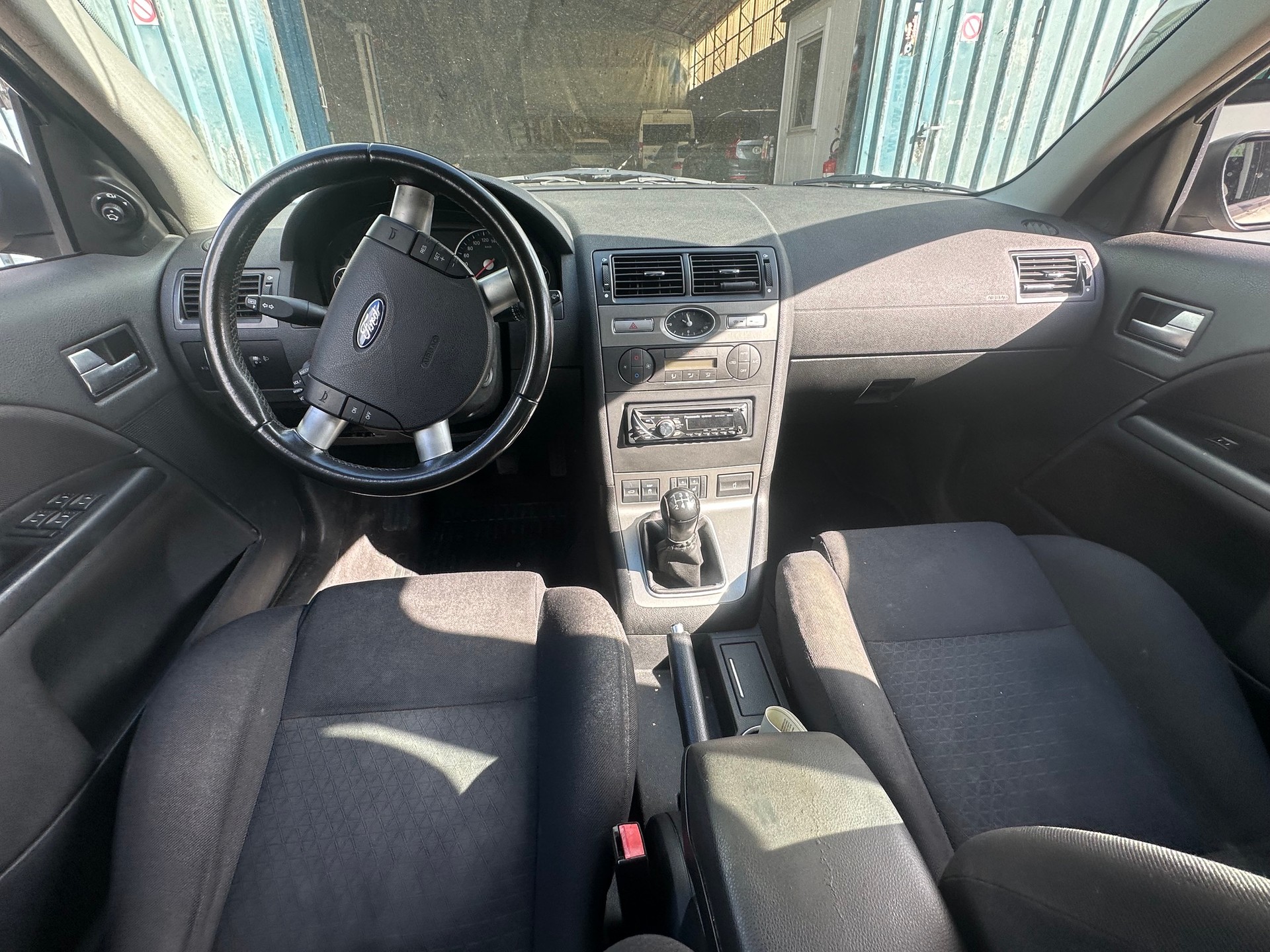 FORD Mondeo 2.0i 16V Ghia-image-10
