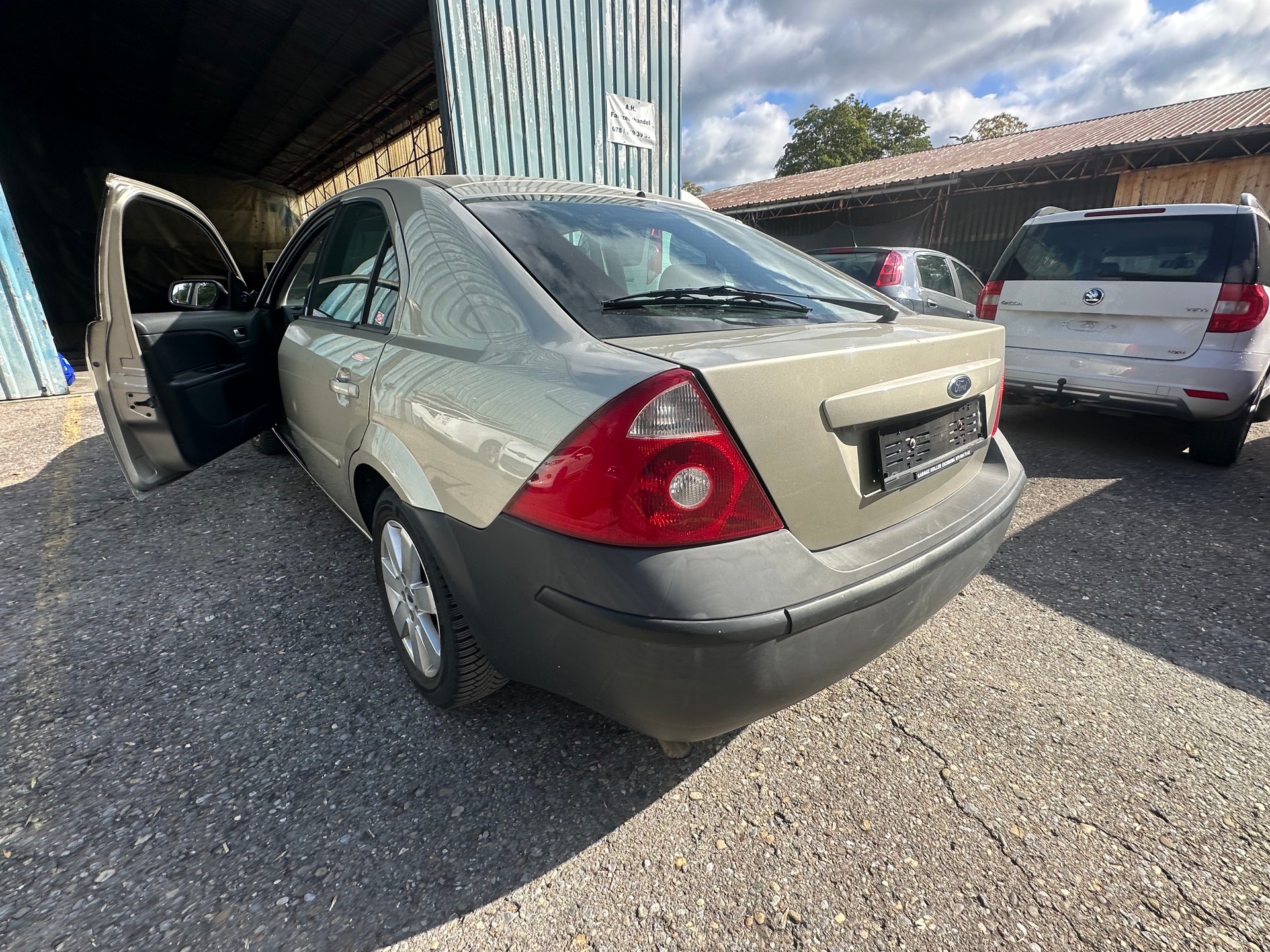 FORD Mondeo 2.0i 16V Ghia-image-5