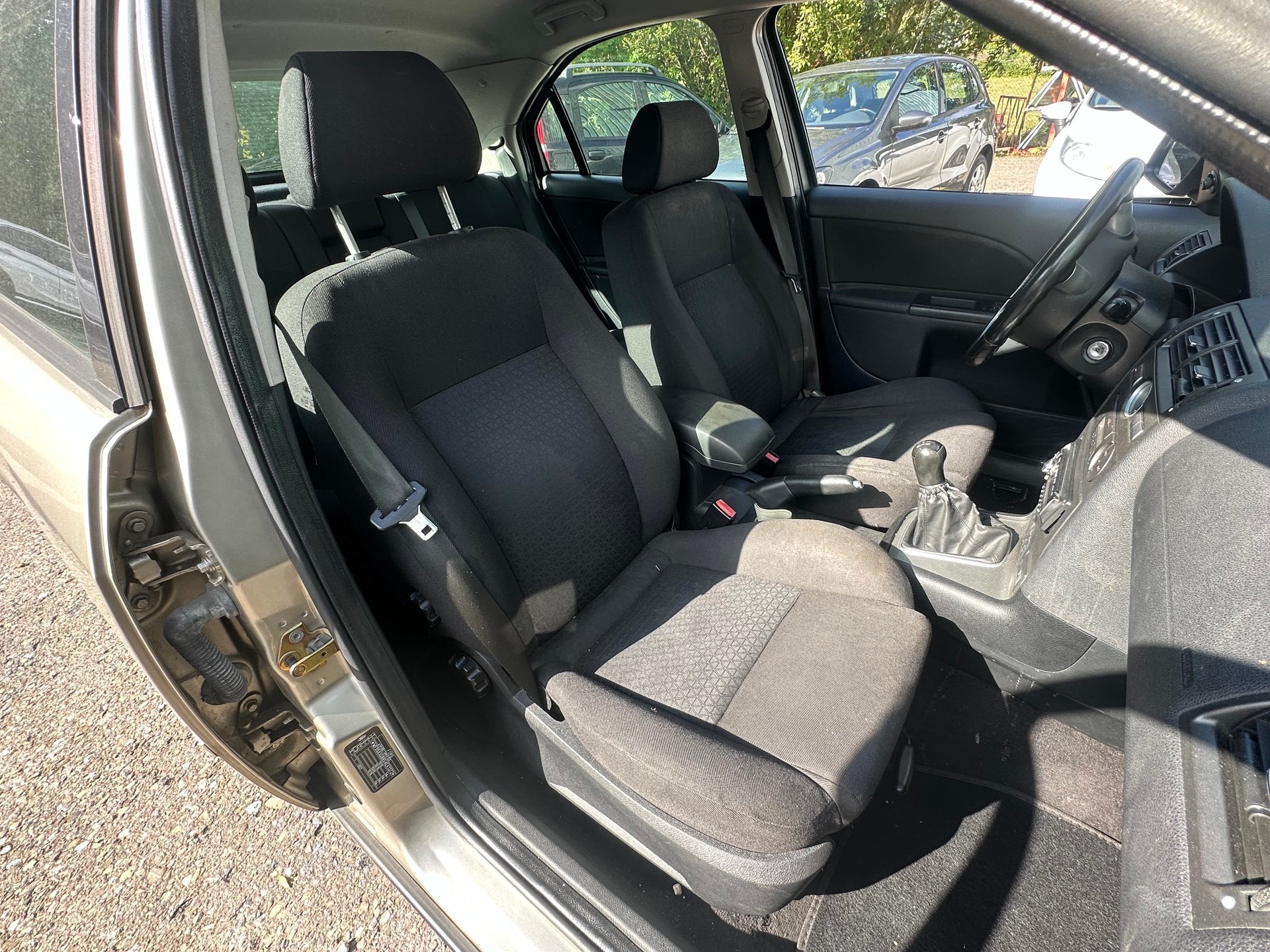 FORD Mondeo 2.0i 16V Ghia-image-9