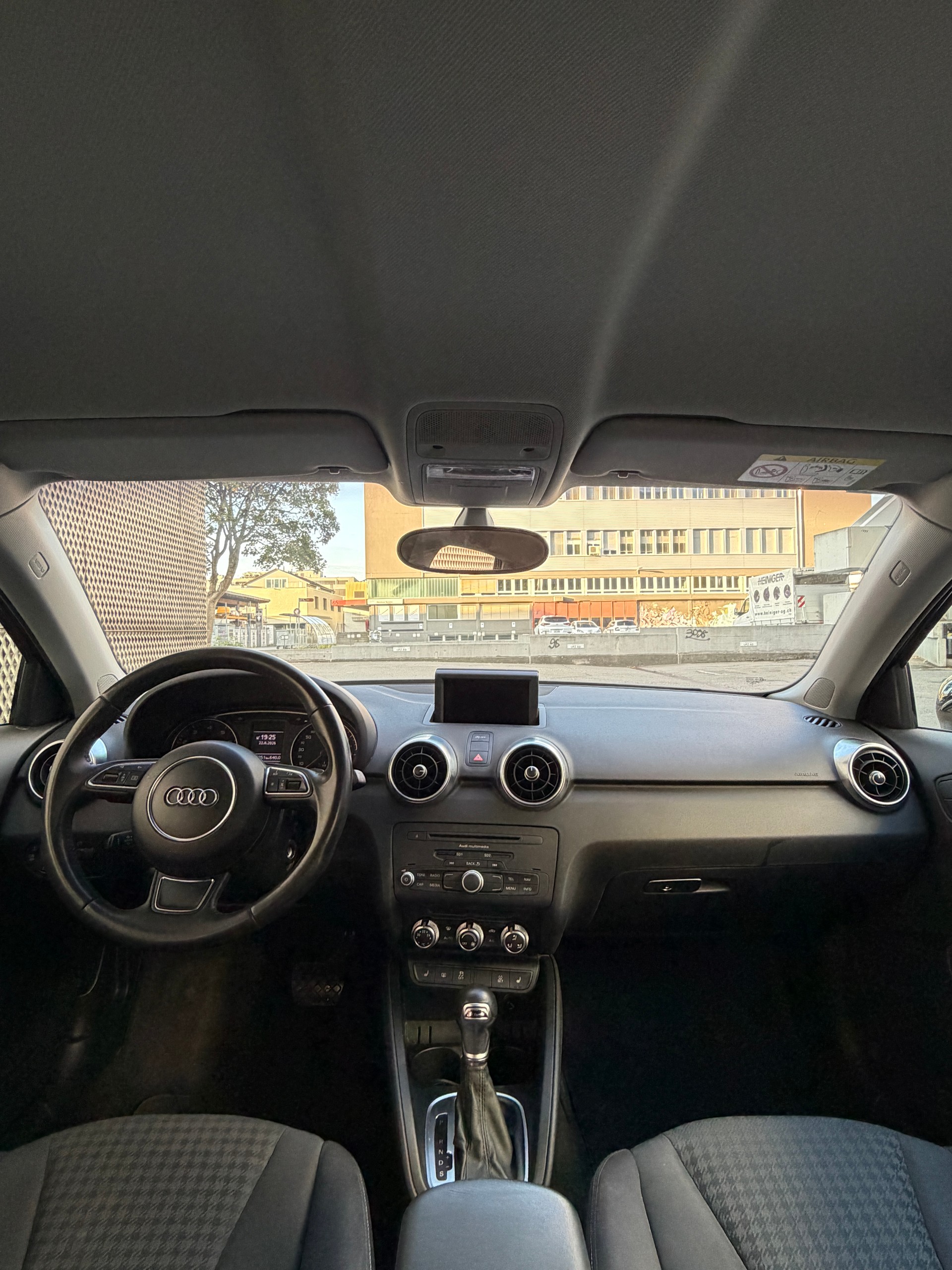 AUDI A1 Sportback 1.4 TFSI Ambition S-tronic-image-9