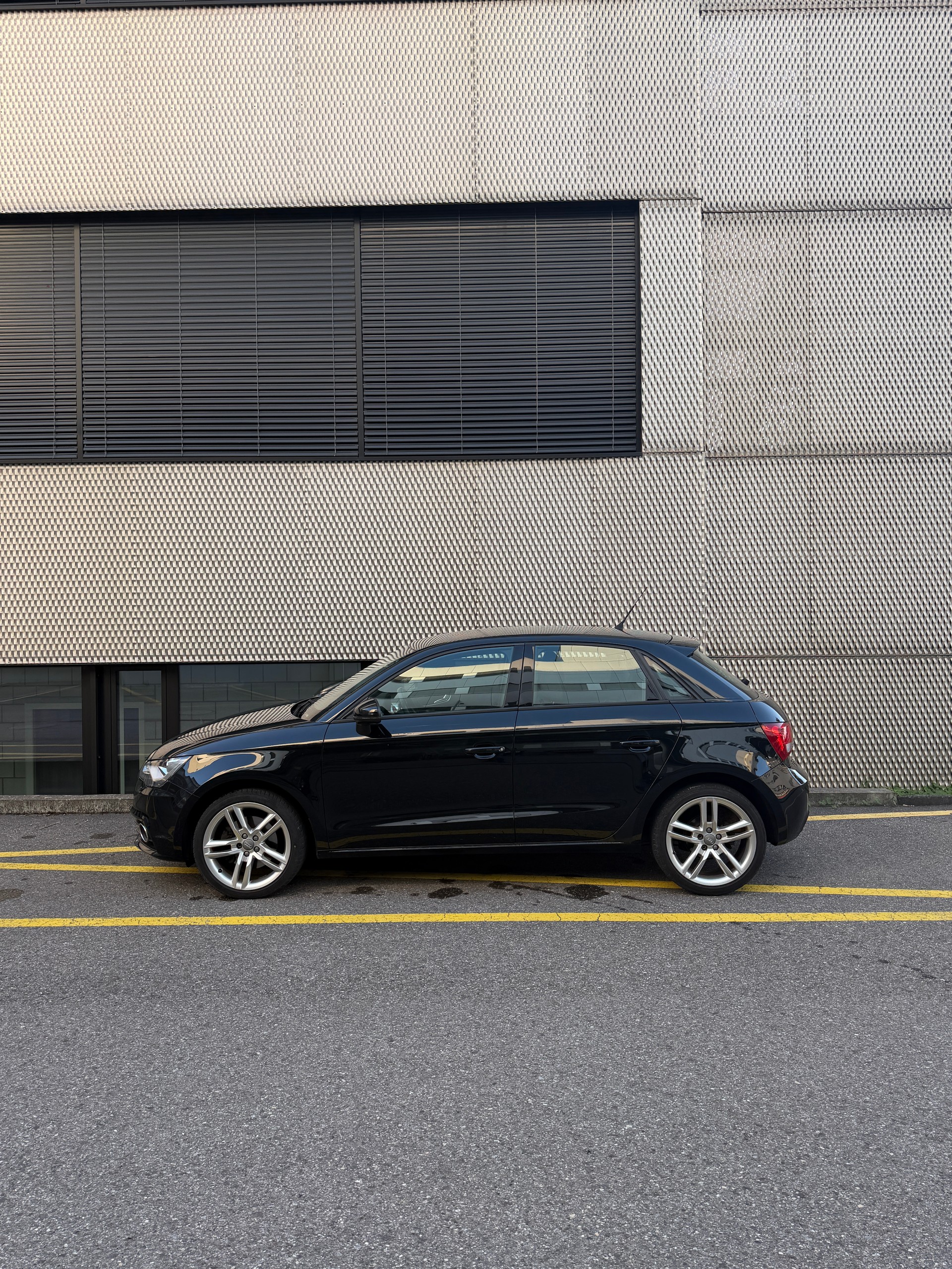 AUDI A1 Sportback 1.4 TFSI Ambition S-tronic-image-1