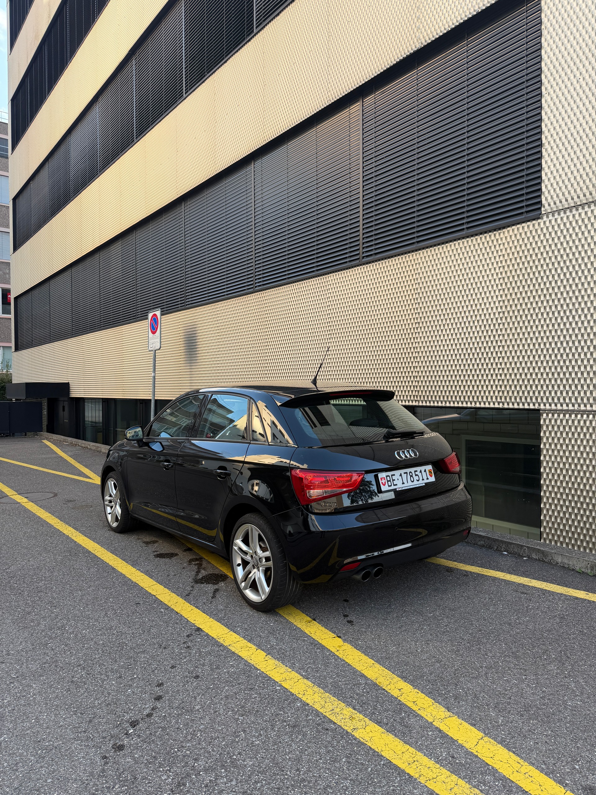 AUDI A1 Sportback 1.4 TFSI Ambition S-tronic-image-0