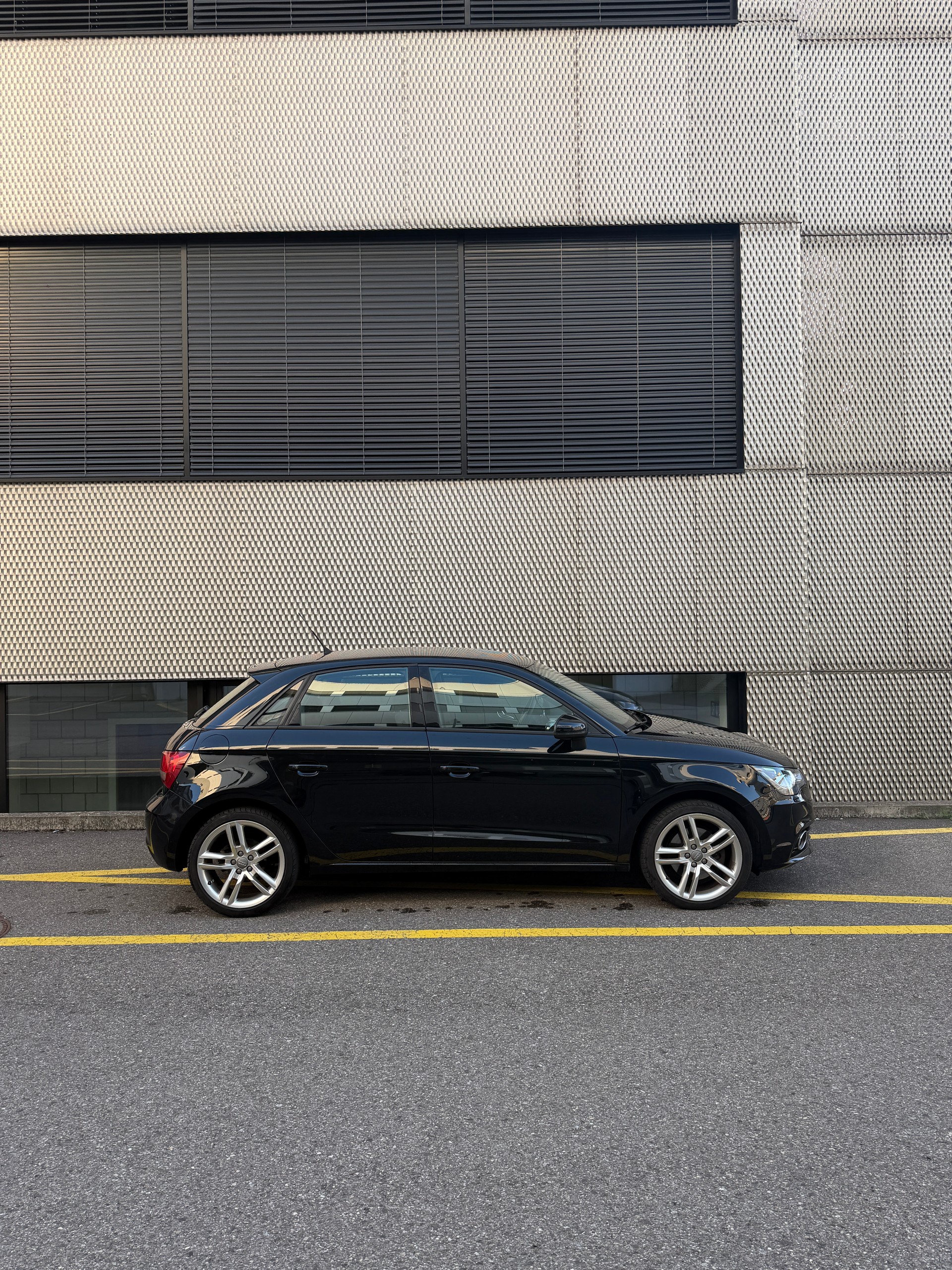 AUDI A1 Sportback 1.4 TFSI Ambition S-tronic-image-5