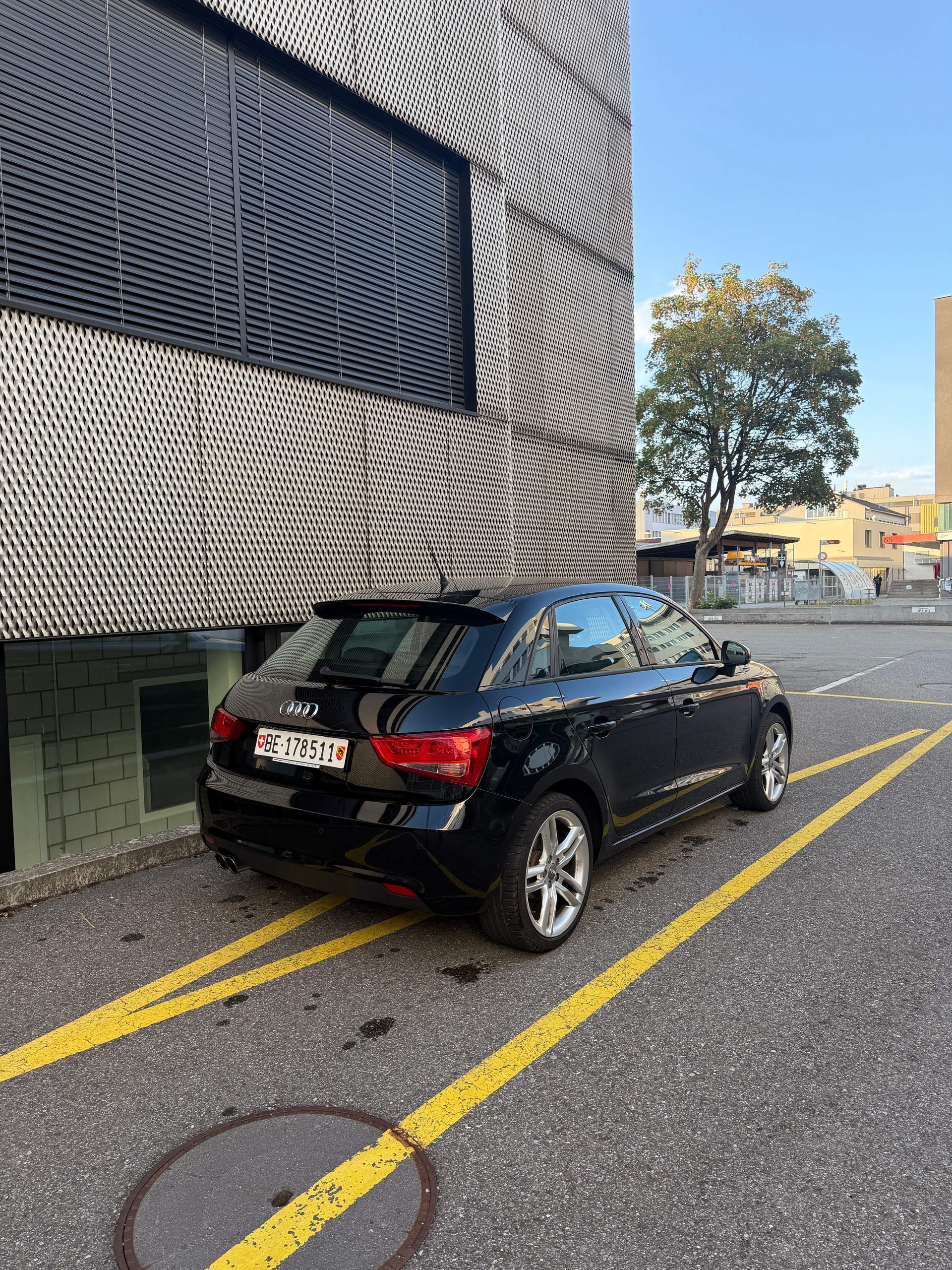 AUDI A1 Sportback 1.4 TFSI Ambition S-tronic-image-4