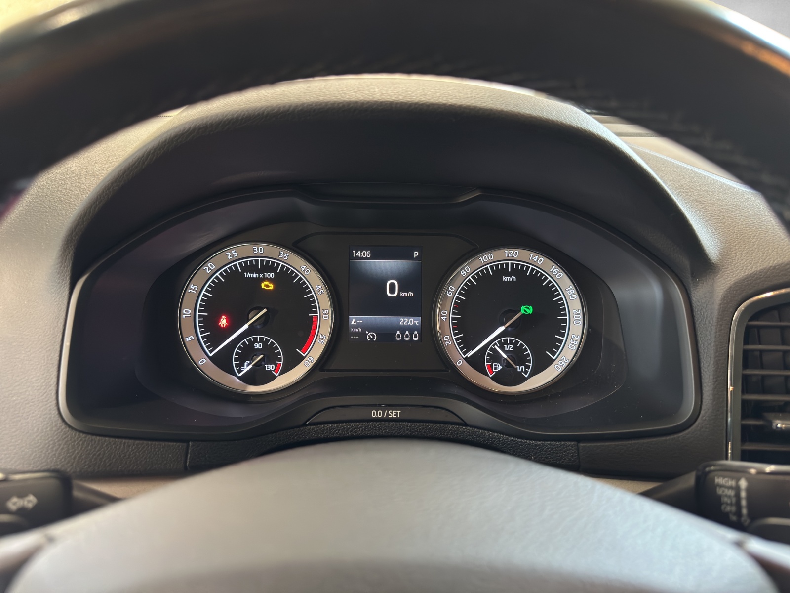 SKODA Karoq 1.6 TDI CR Smile-image-10