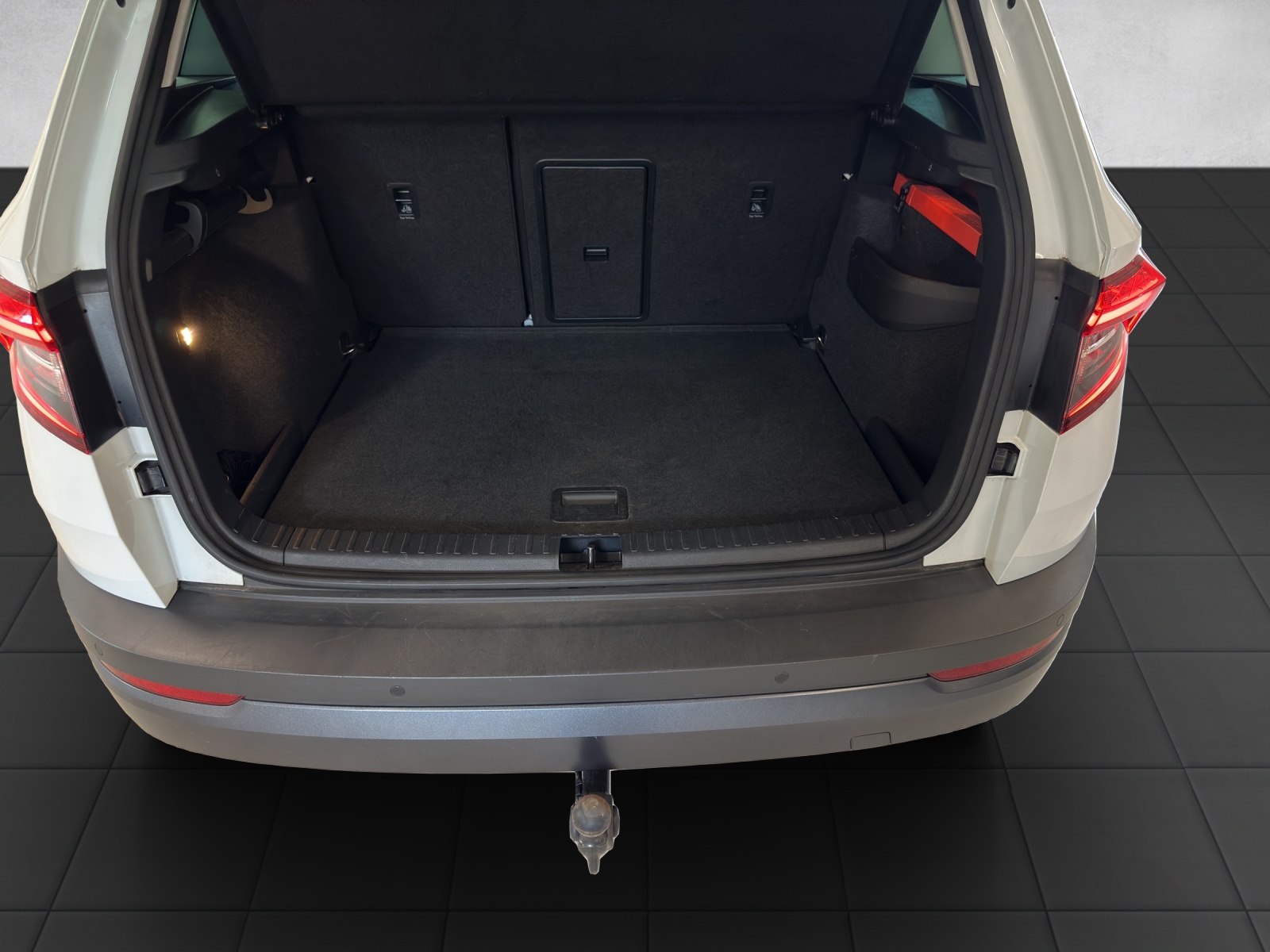 SKODA Karoq 1.6 TDI CR Smile-image-13