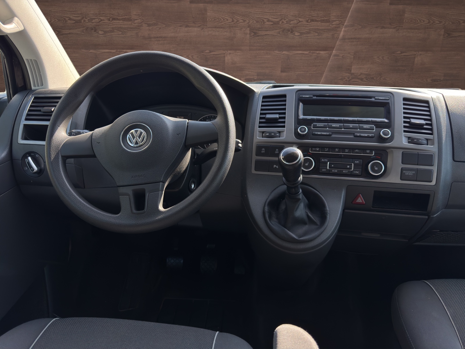 VW T5 Multivan 2.0 TDI CR Startline 4Motion-image-12