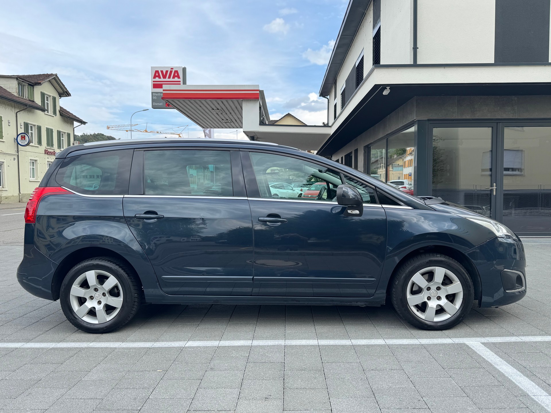 PEUGEOT 5008 2.0 HDI Active Tiptronic-image-5