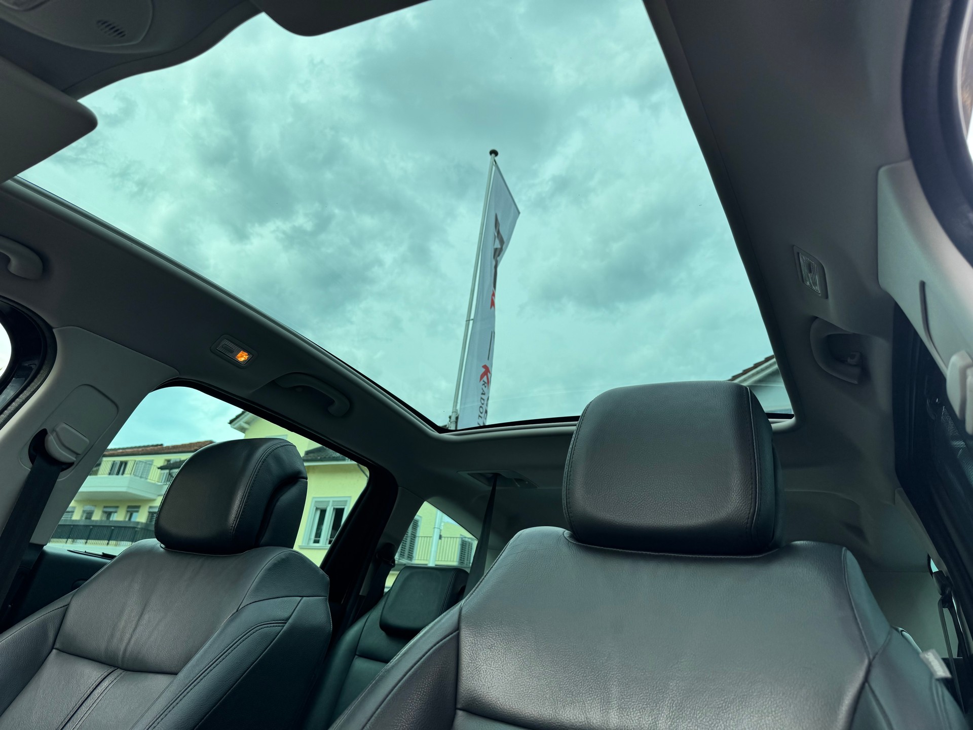 PEUGEOT 5008 2.0 HDI Active Tiptronic-image-12