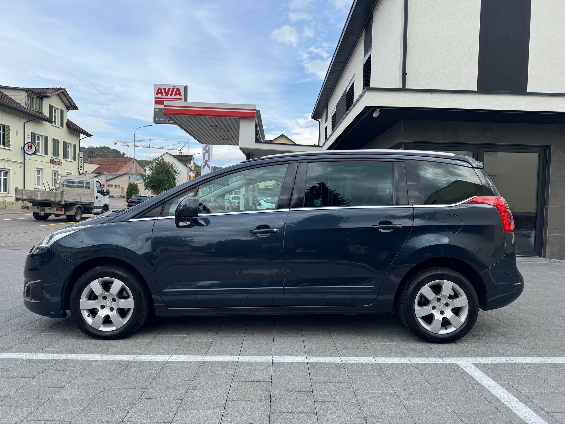 PEUGEOT 5008 2.0 HDI Active Tiptronic-image-1