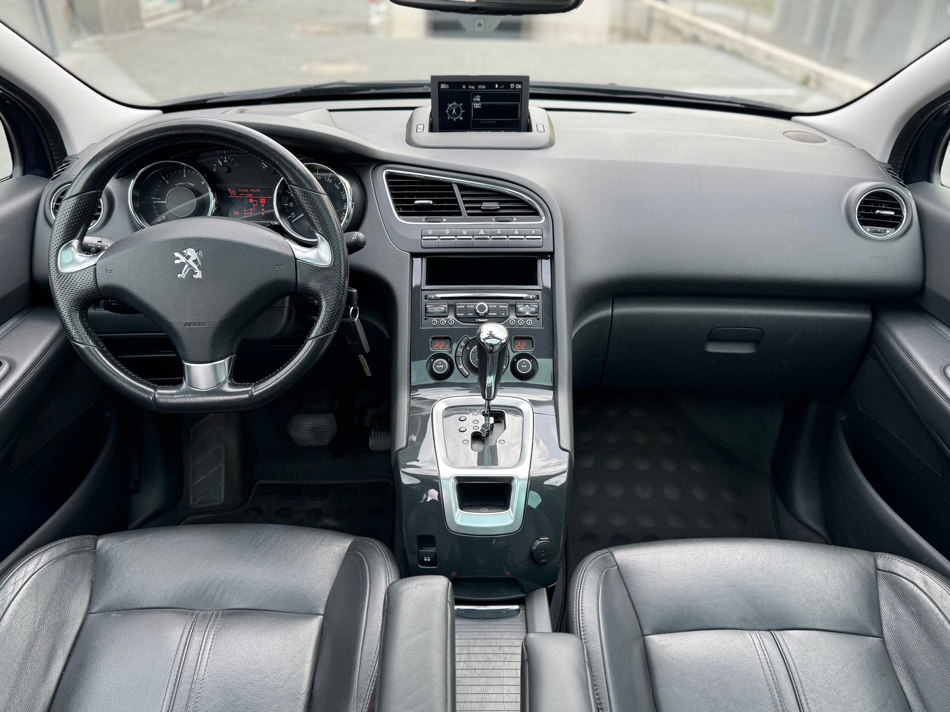 PEUGEOT 5008 2.0 HDI Active Tiptronic-image-9