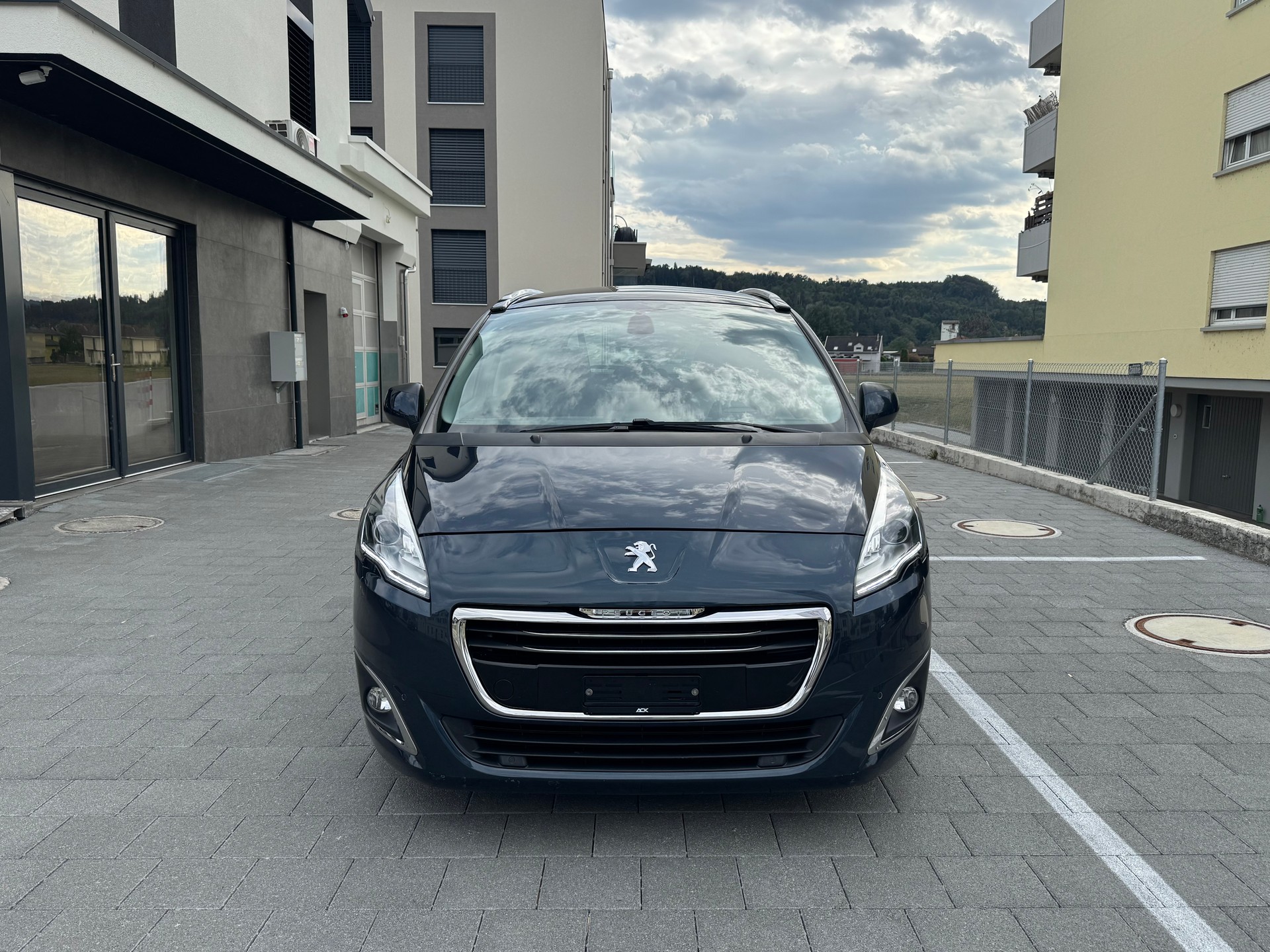 PEUGEOT 5008 2.0 HDI Active Tiptronic-image-7