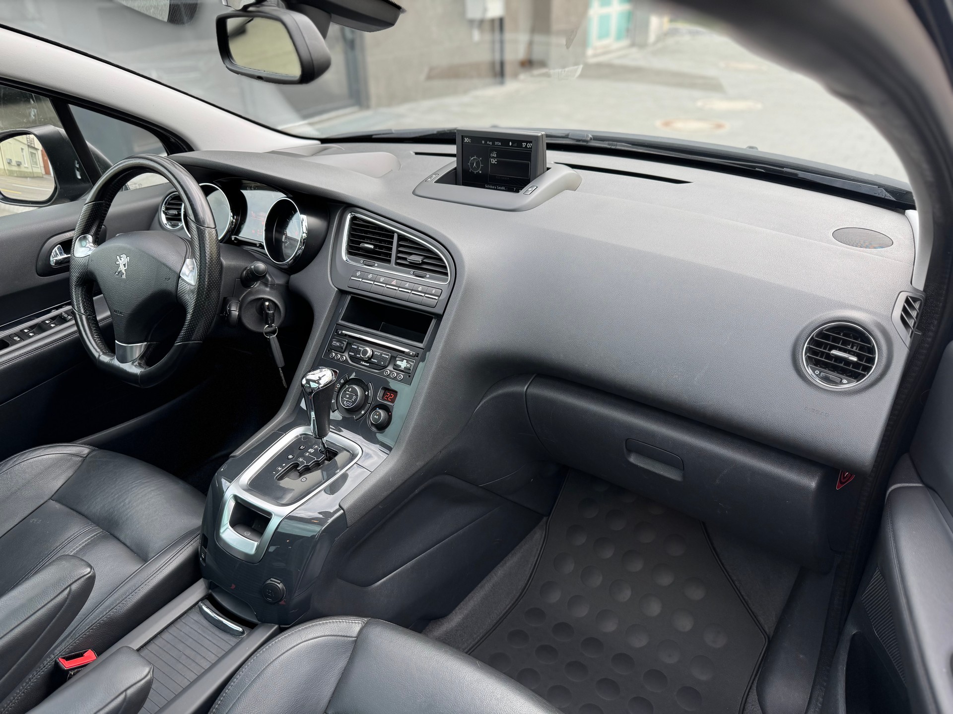 PEUGEOT 5008 2.0 HDI Active Tiptronic-image-10