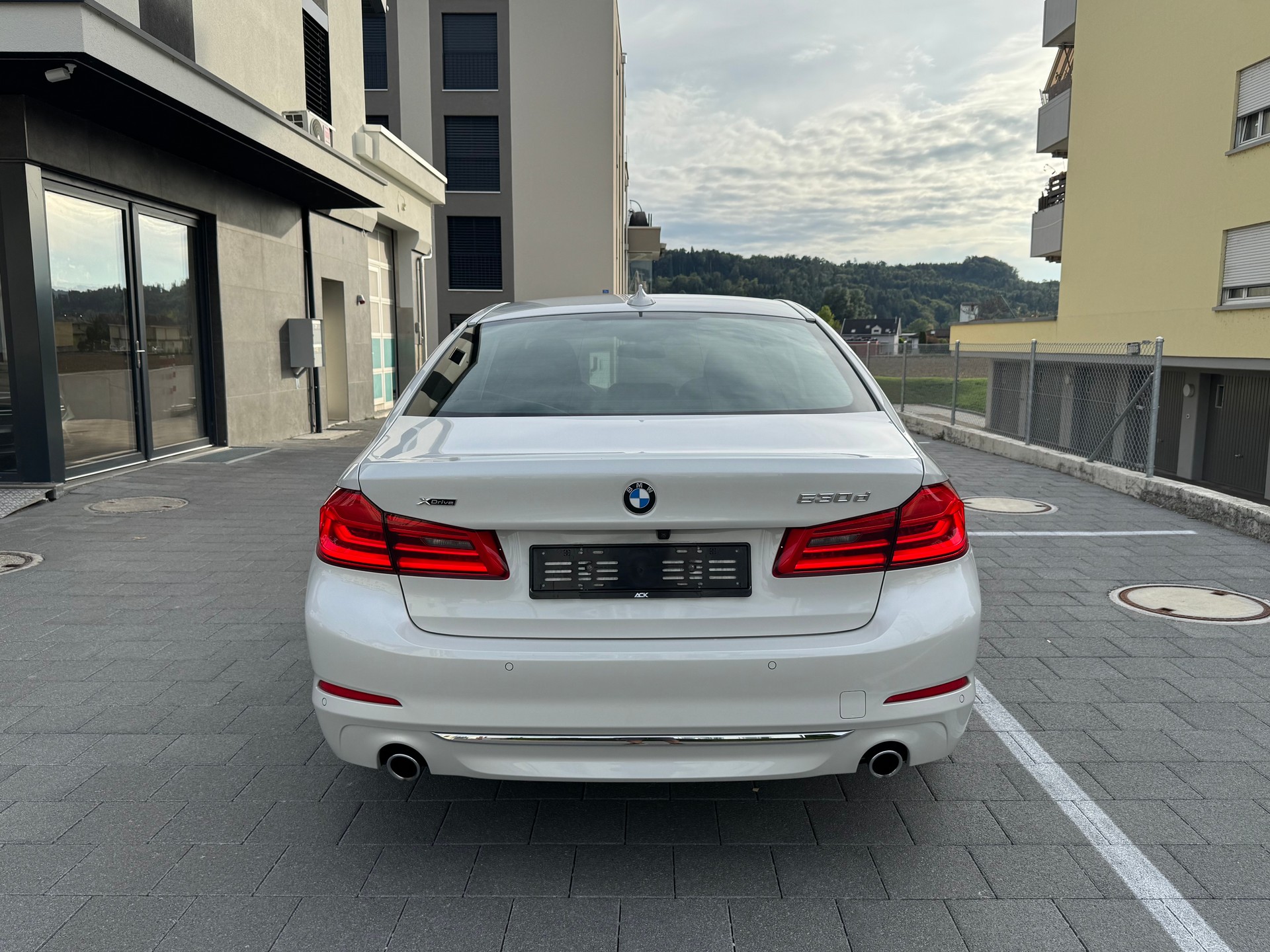 BMW 530d xDrive Luxury Line Steptronic-showroom-element-3