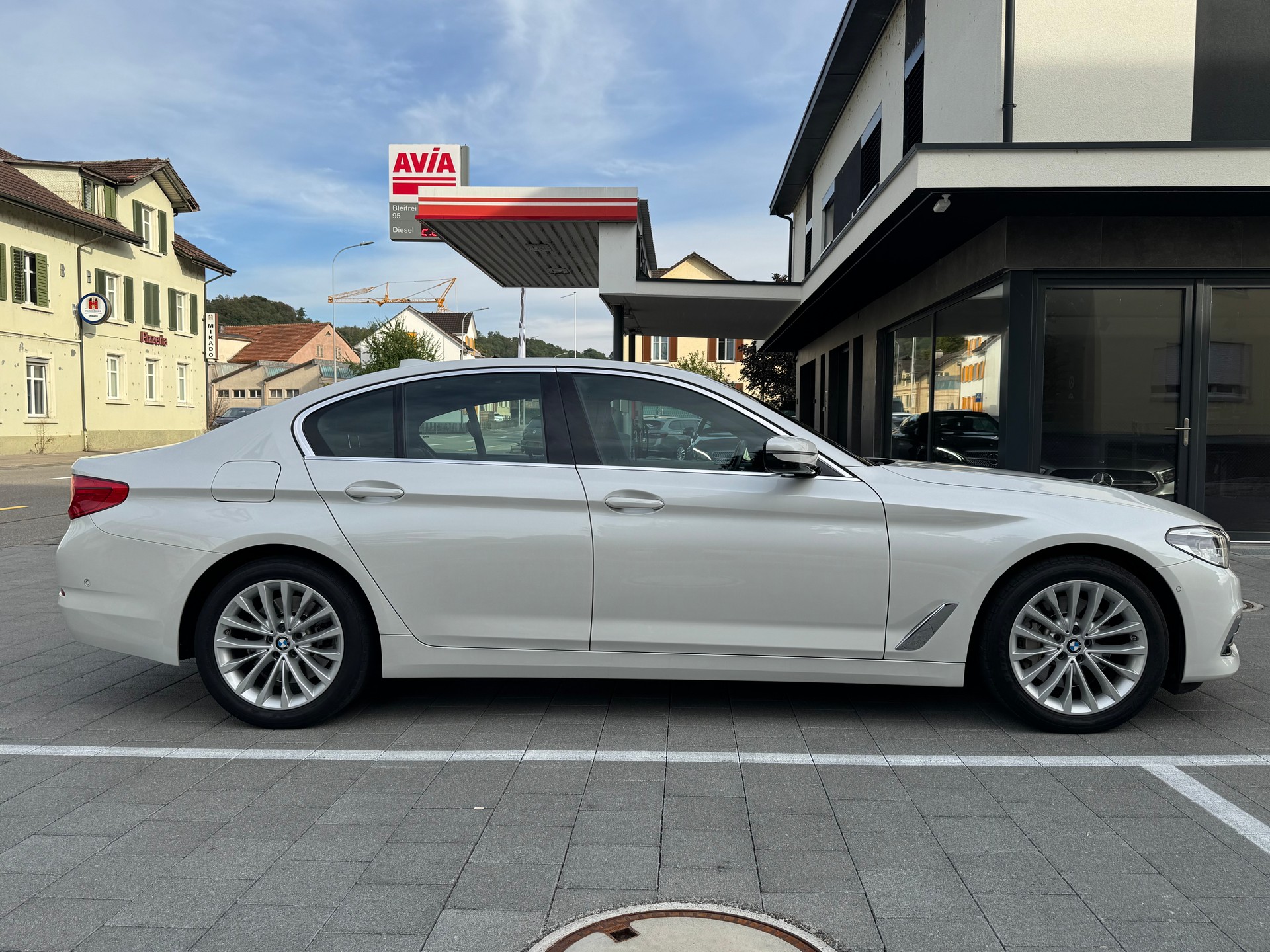 BMW 530d xDrive Luxury Line Steptronic-image-5