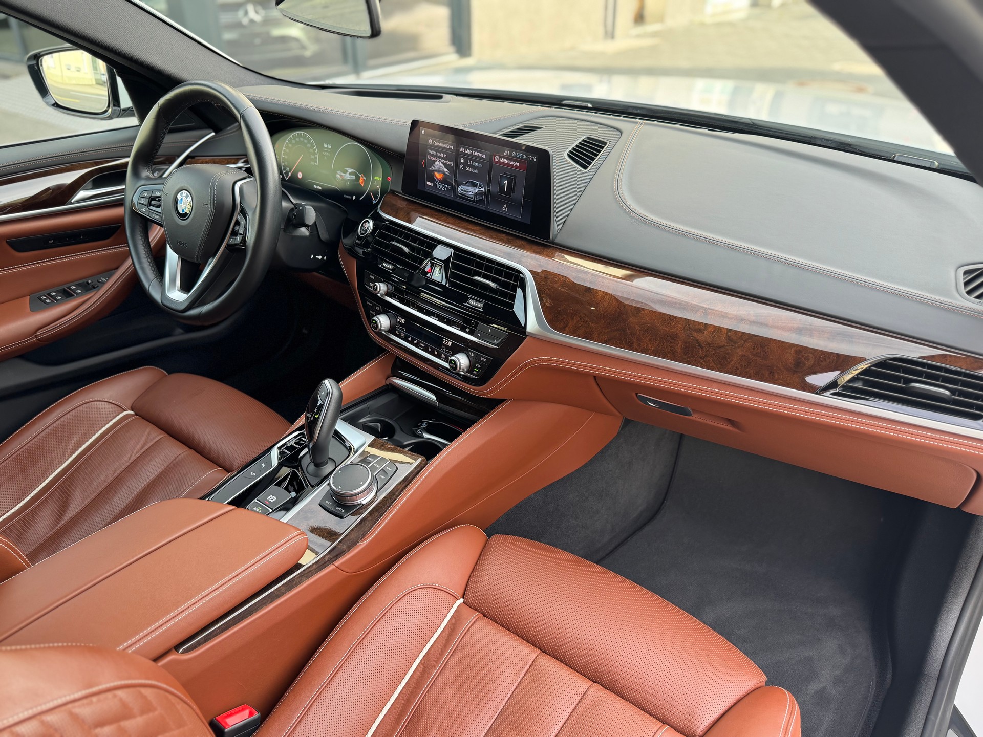 BMW 530d xDrive Luxury Line Steptronic-image-12