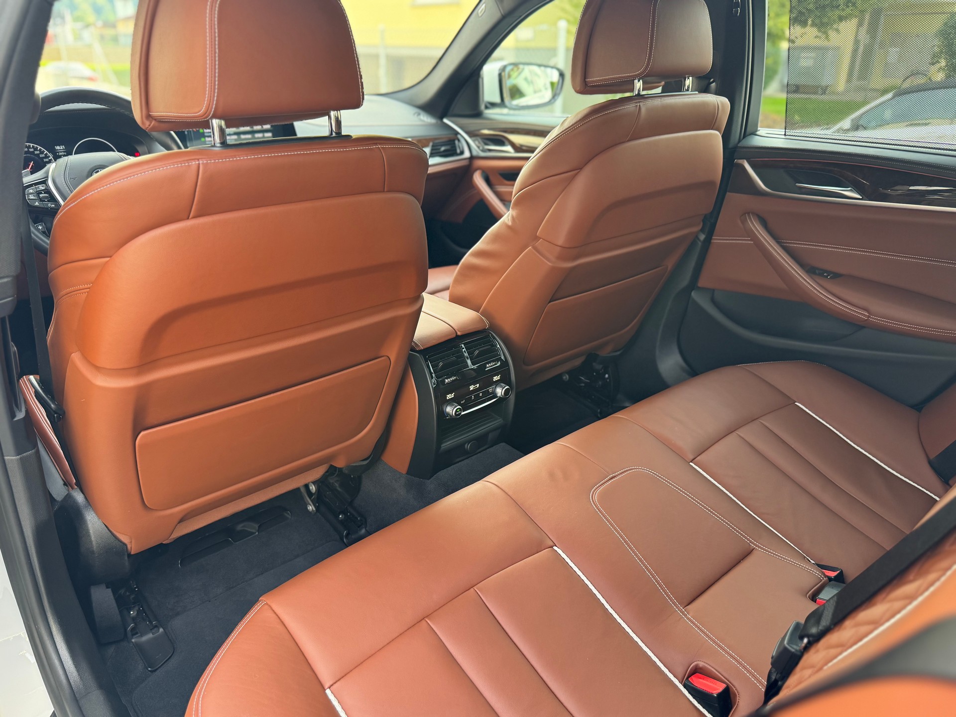 BMW 530d xDrive Luxury Line Steptronic-image-22