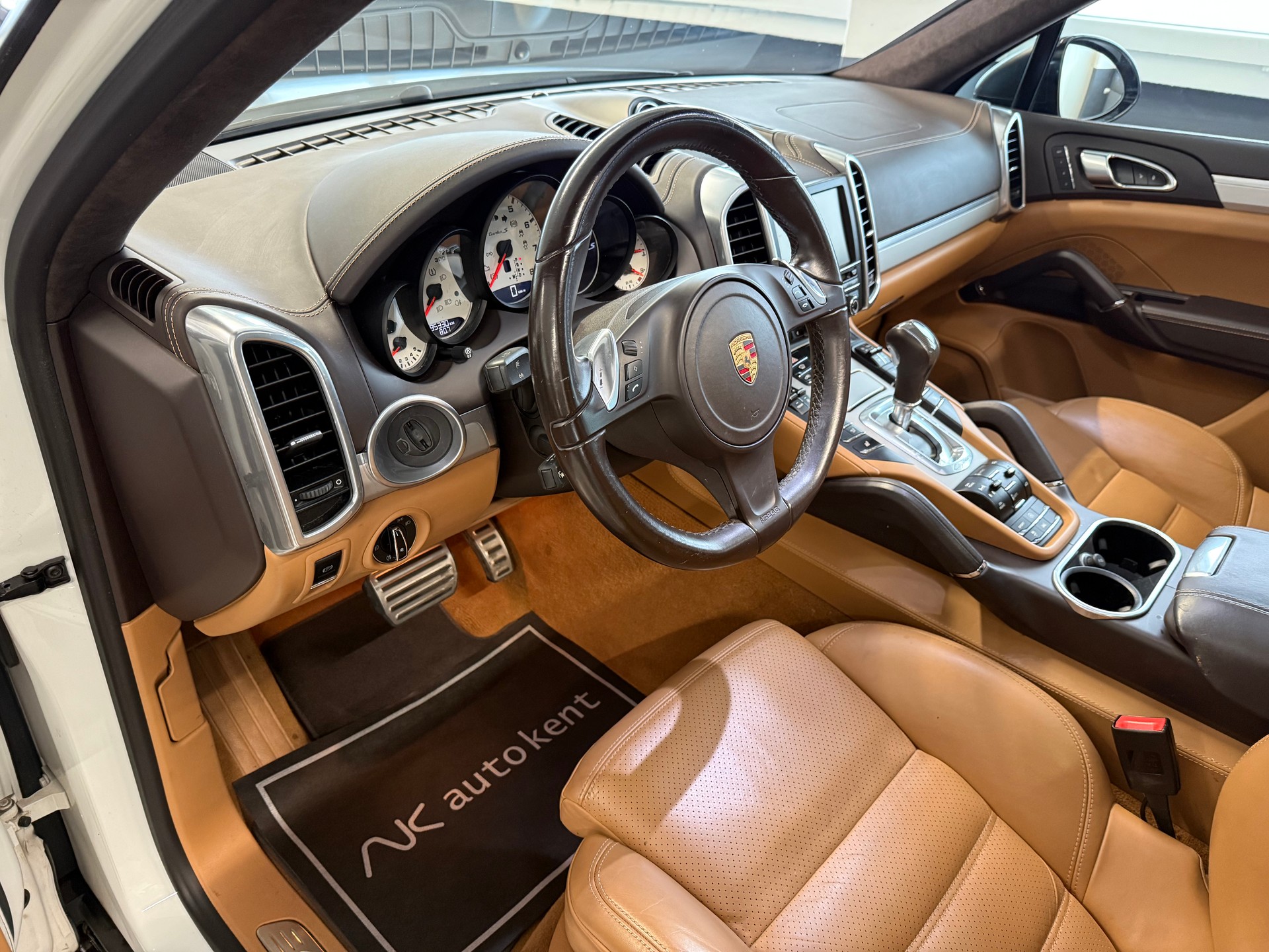 PORSCHE Cayenne Turbo S-image-6