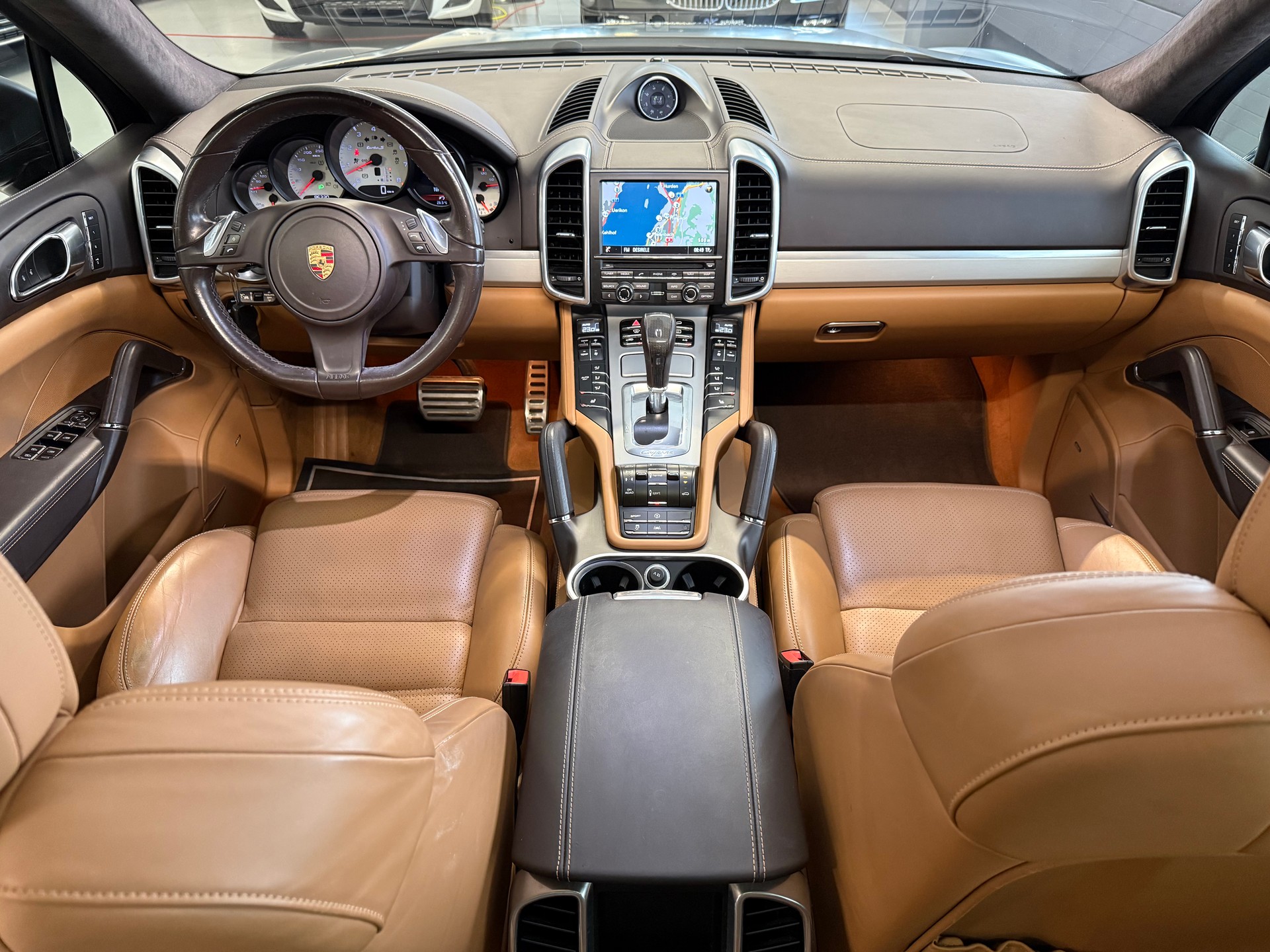 PORSCHE Cayenne Turbo S-image-17