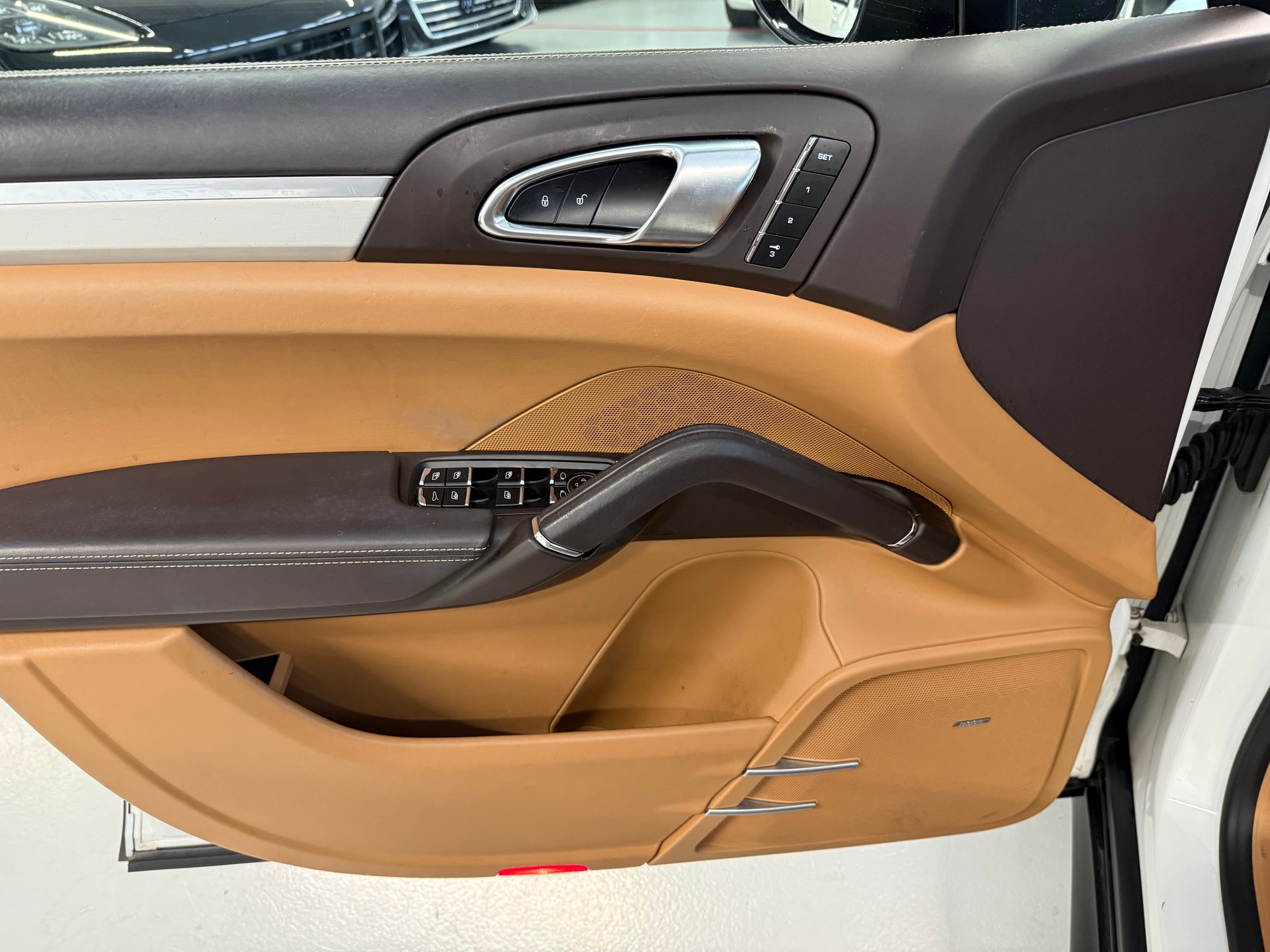 PORSCHE Cayenne Turbo S-image-12