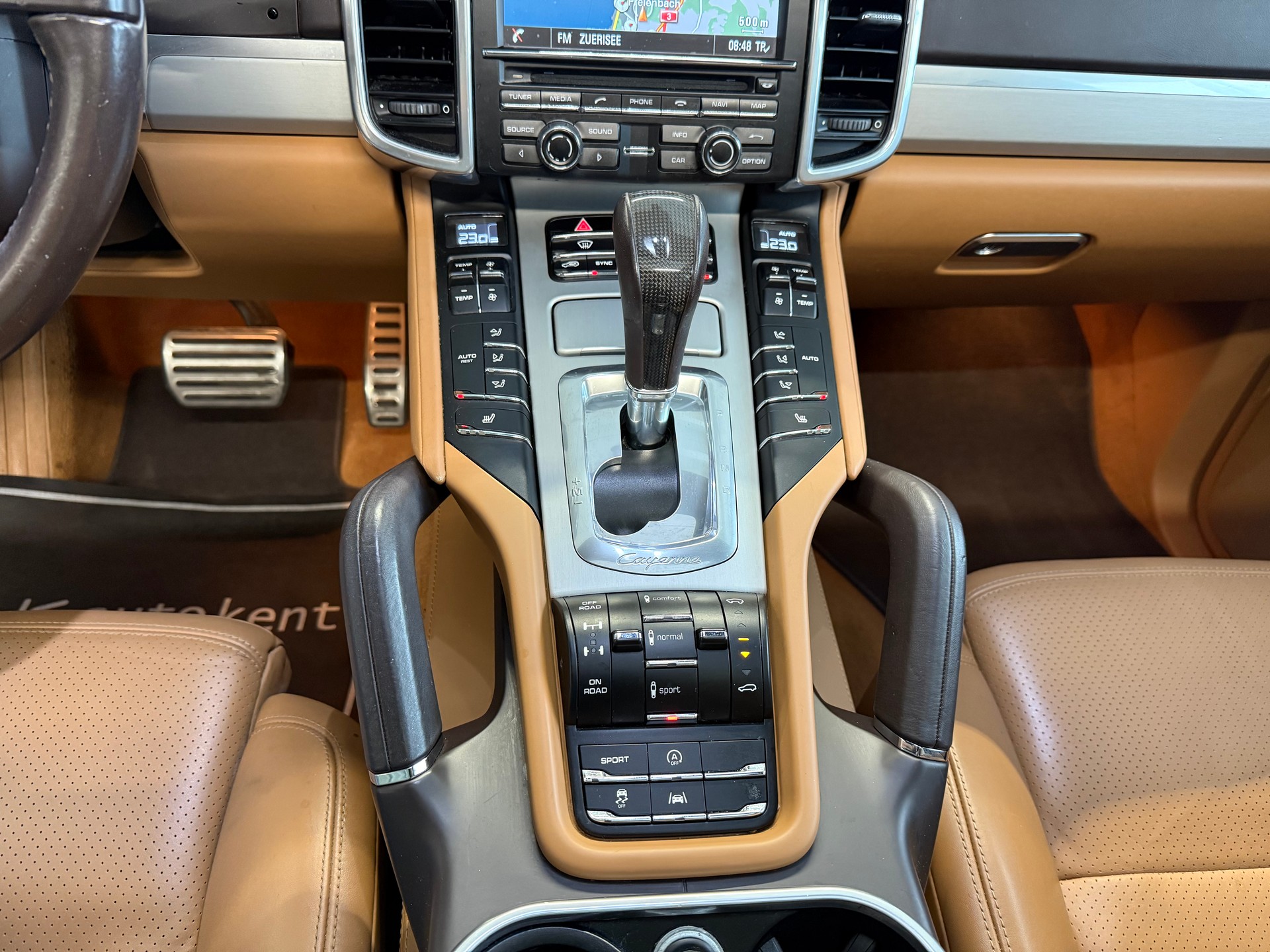 PORSCHE Cayenne Turbo S-image-11