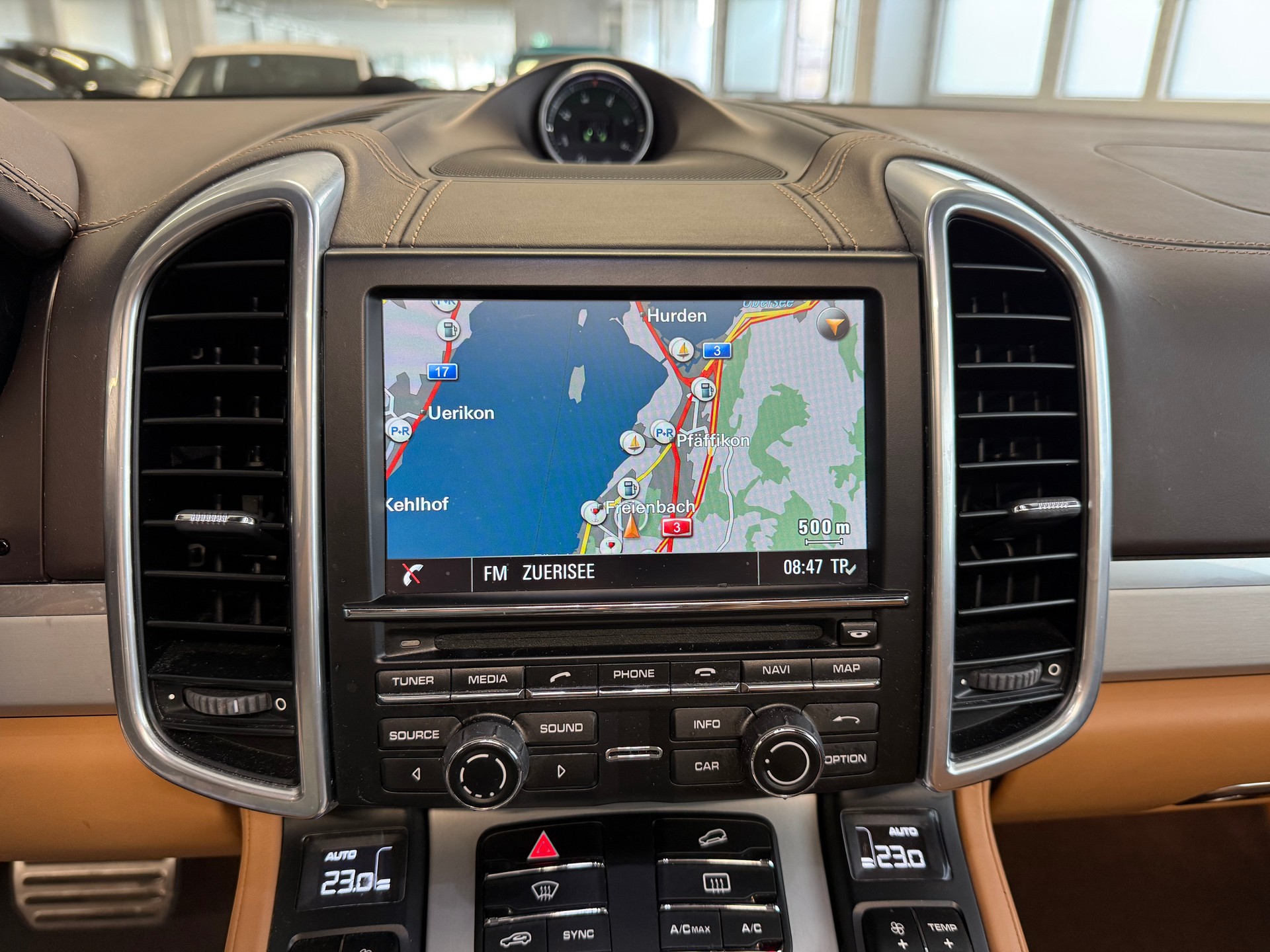 PORSCHE Cayenne Turbo S-image-9