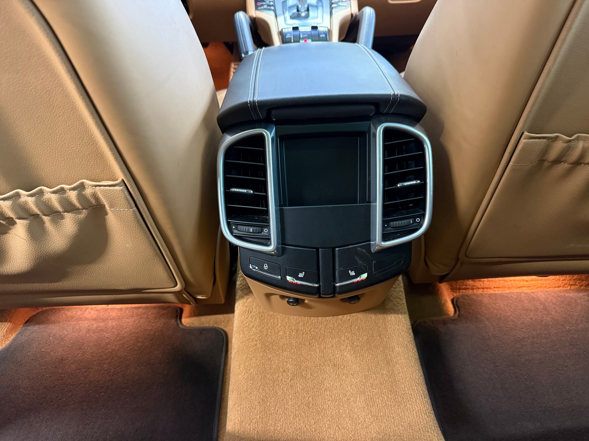 PORSCHE Cayenne Turbo S-image-18