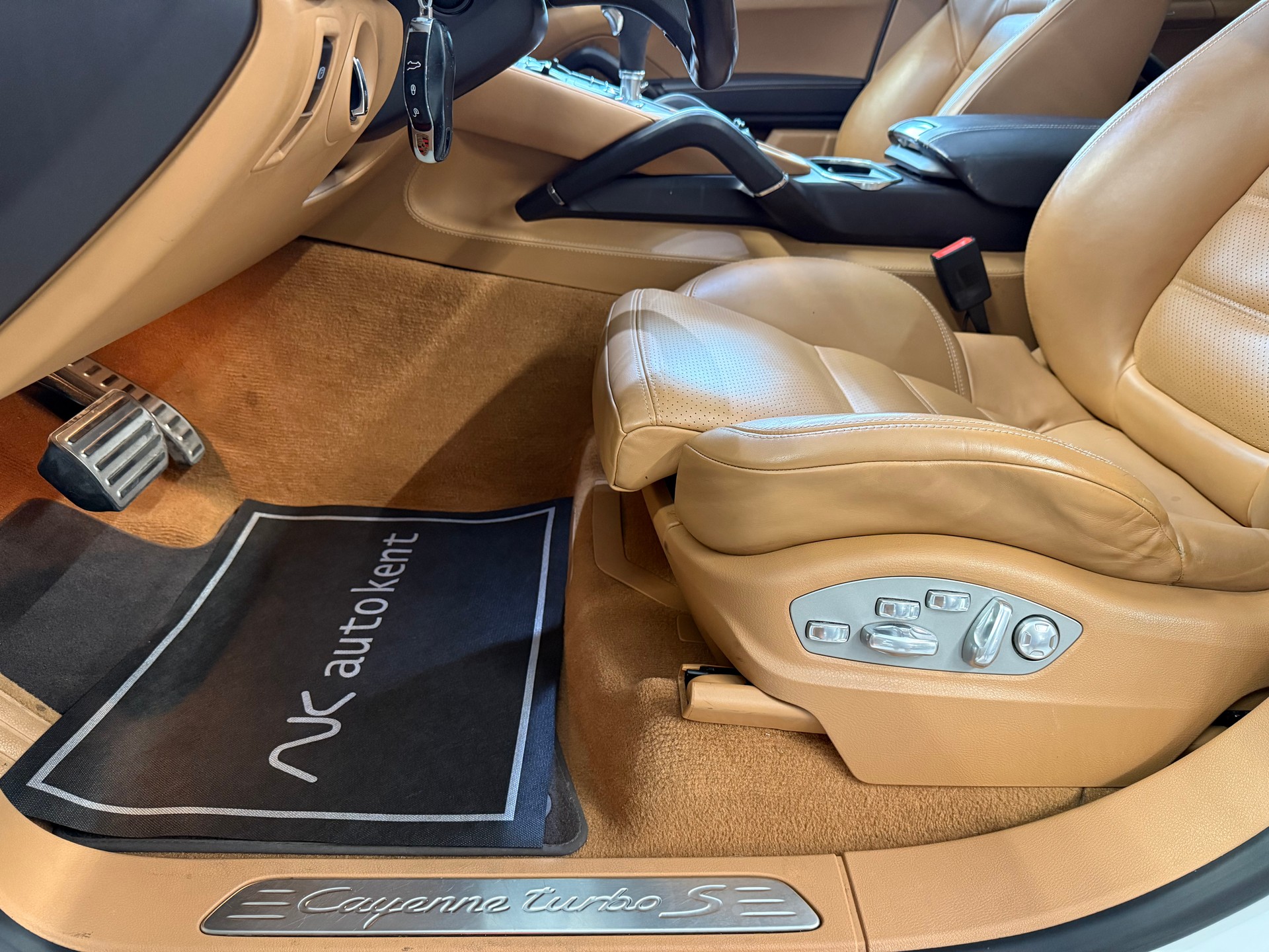 PORSCHE Cayenne Turbo S-image-13