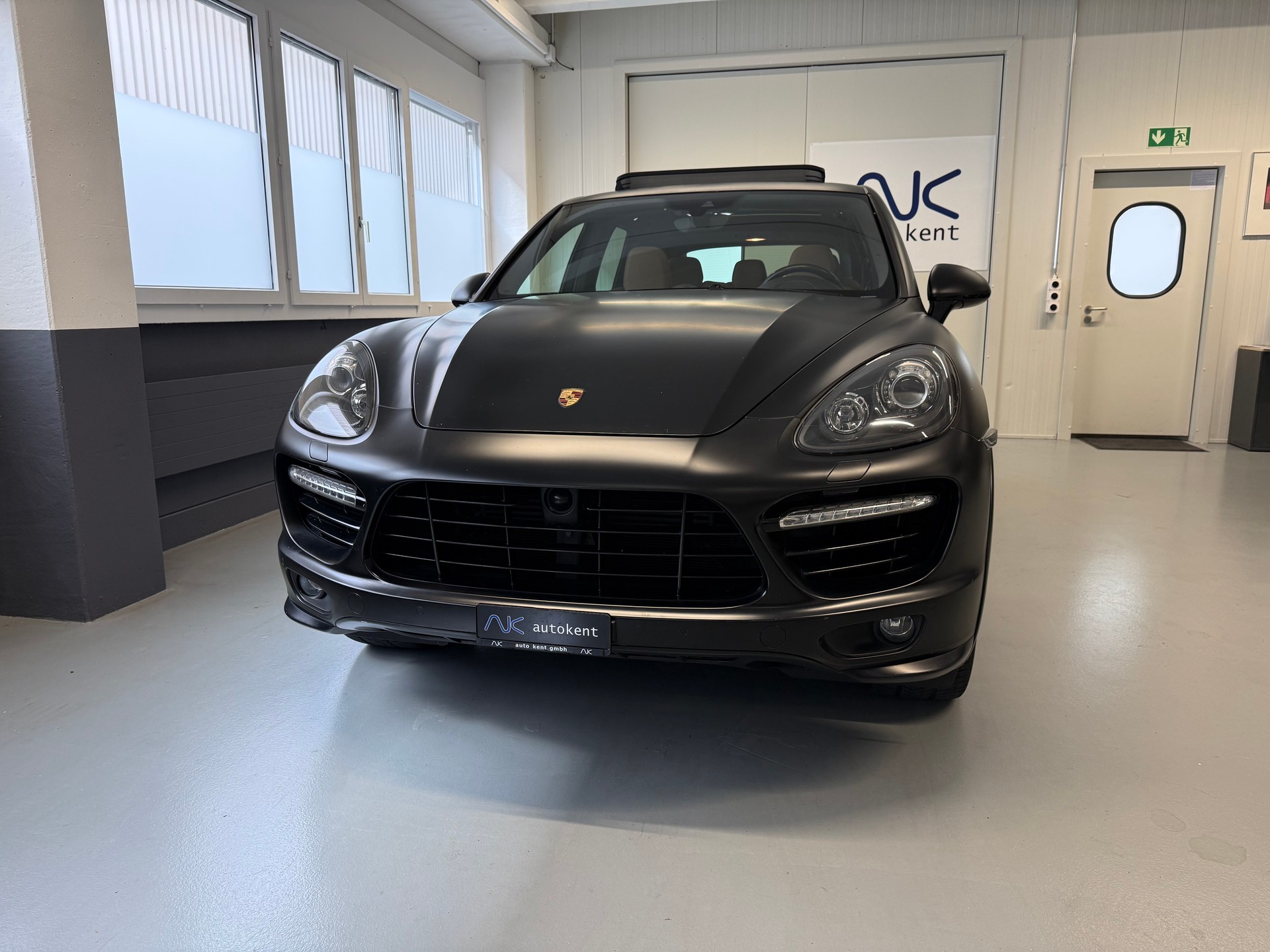 PORSCHE Cayenne Turbo S-image-1